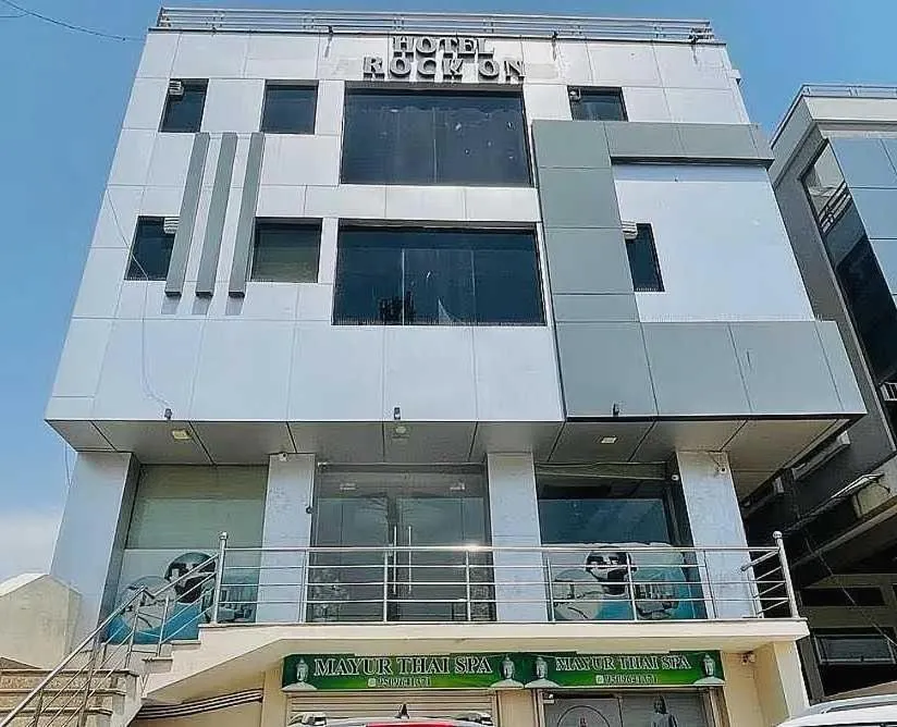 Facade/entrance in Silver Inn-2 Agarwal Farm Mansarovar