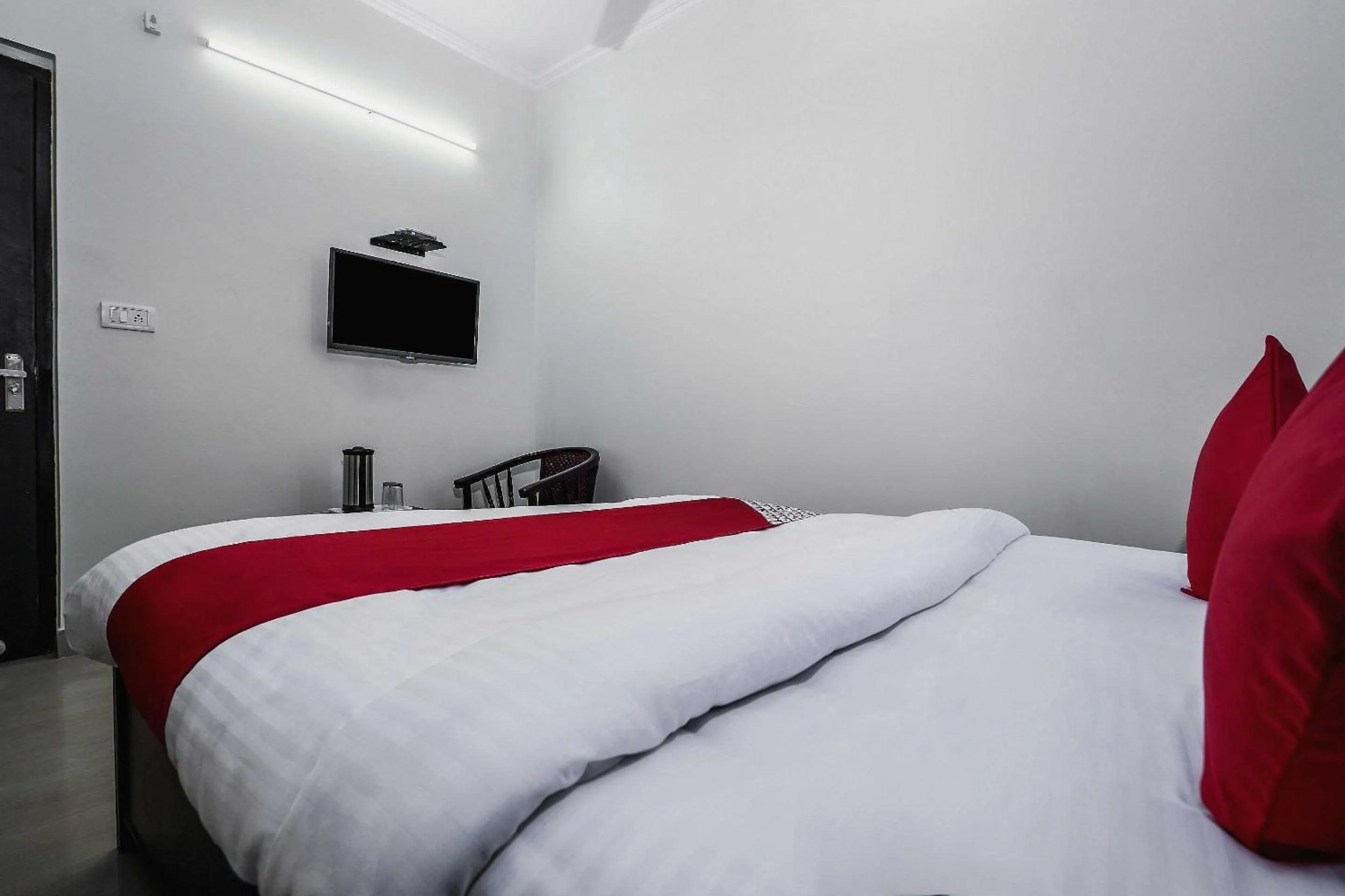 Lobby or reception in Hotel O Silver Inn-2