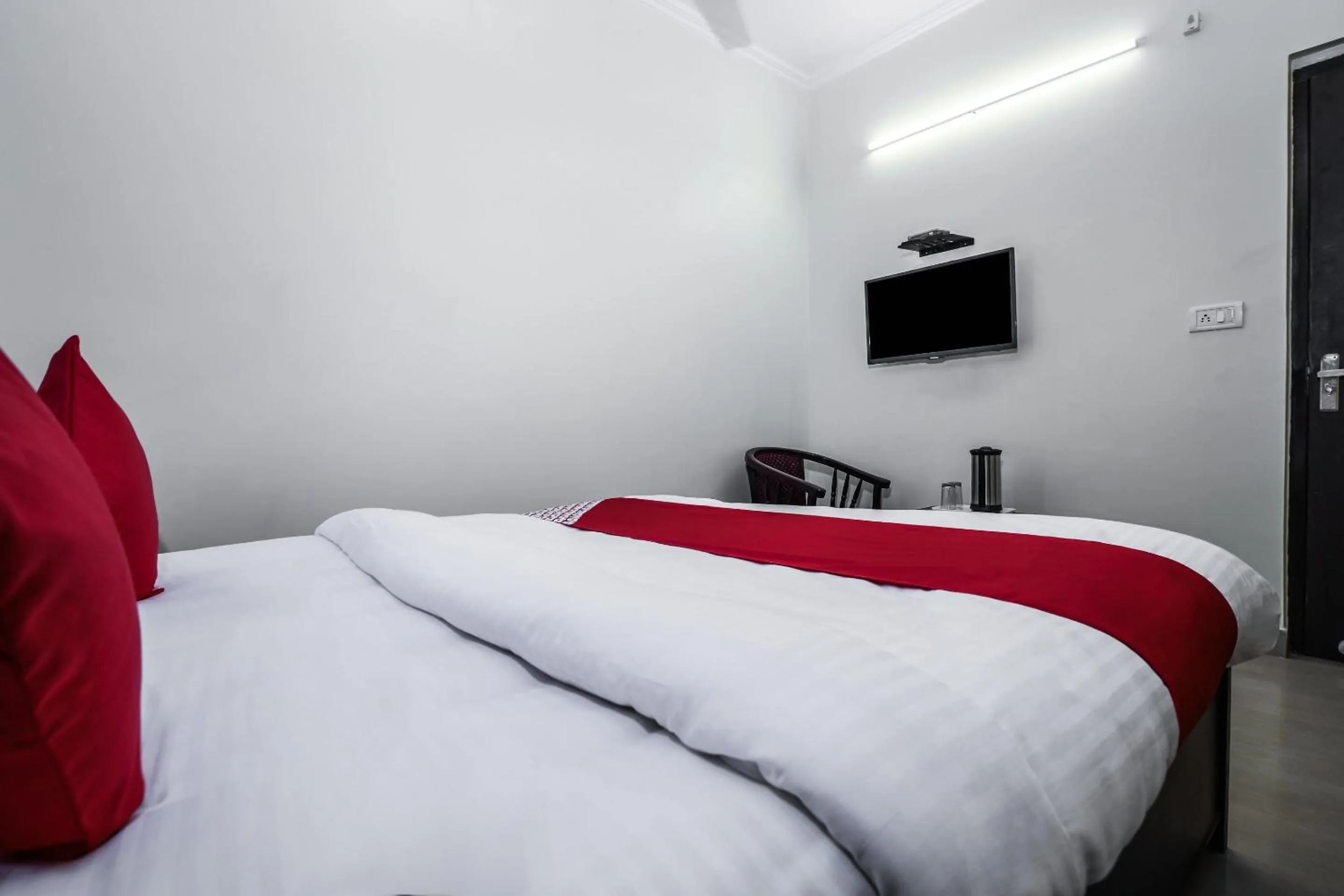 Bedroom in Hotel O Silver Inn-2