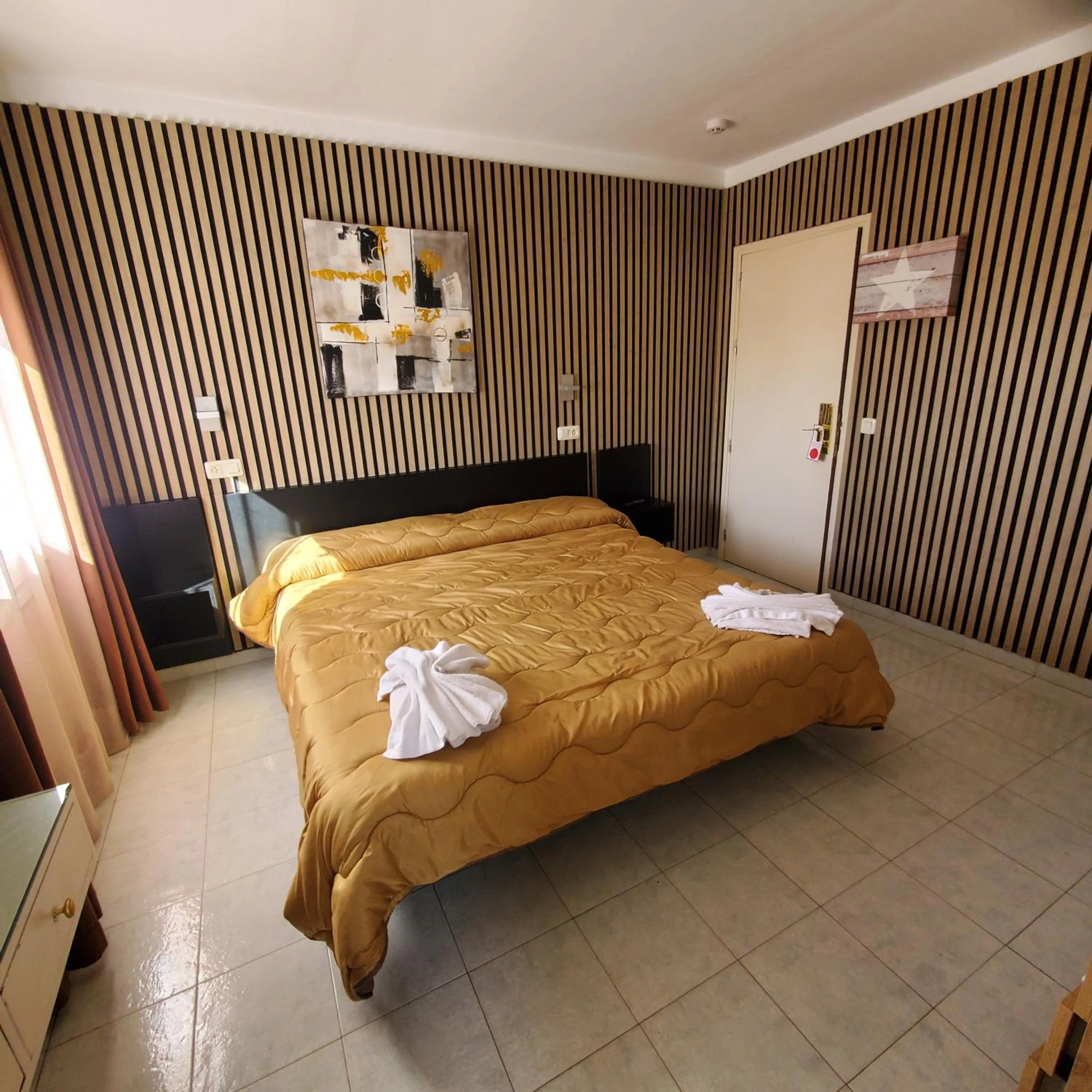 Photo of the whole room, Bed in Ampuria Inn
