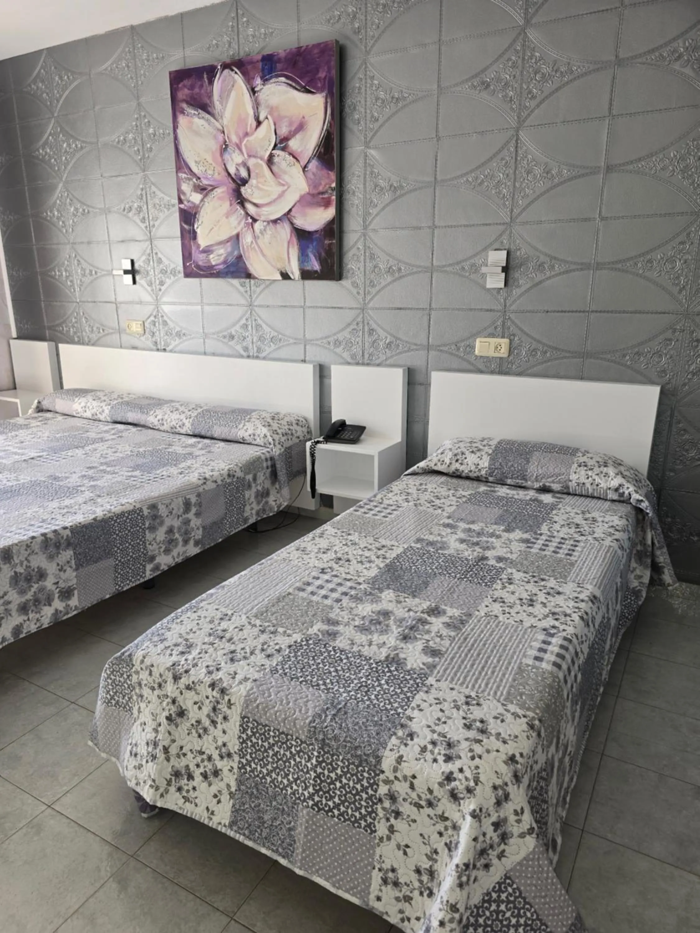 Photo of the whole room, Bed in Ampuria Inn