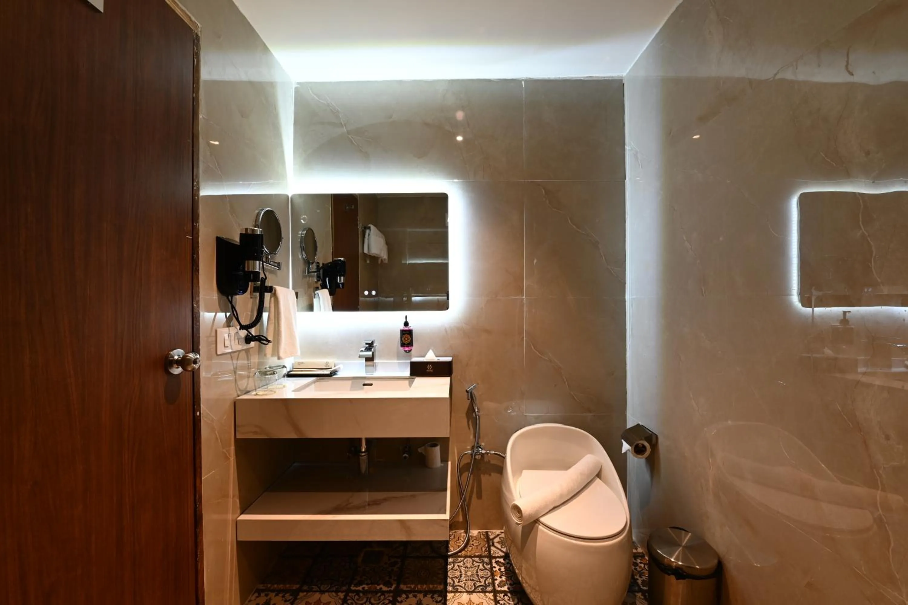 Toilet in WelcomHeritage Tarangi Ramganga Resort