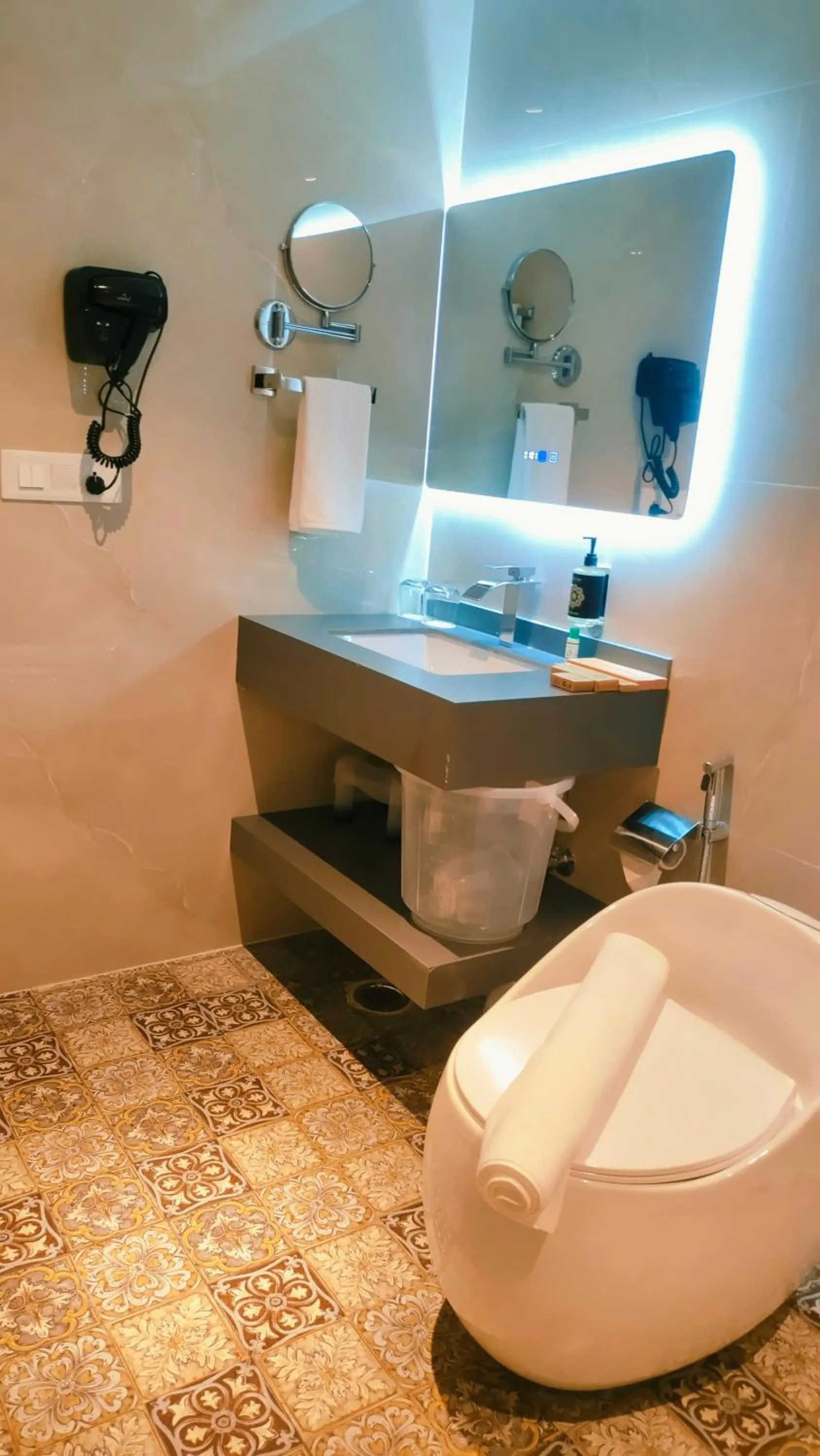 Toilet in WelcomHeritage Tarangi Ramganga Resort