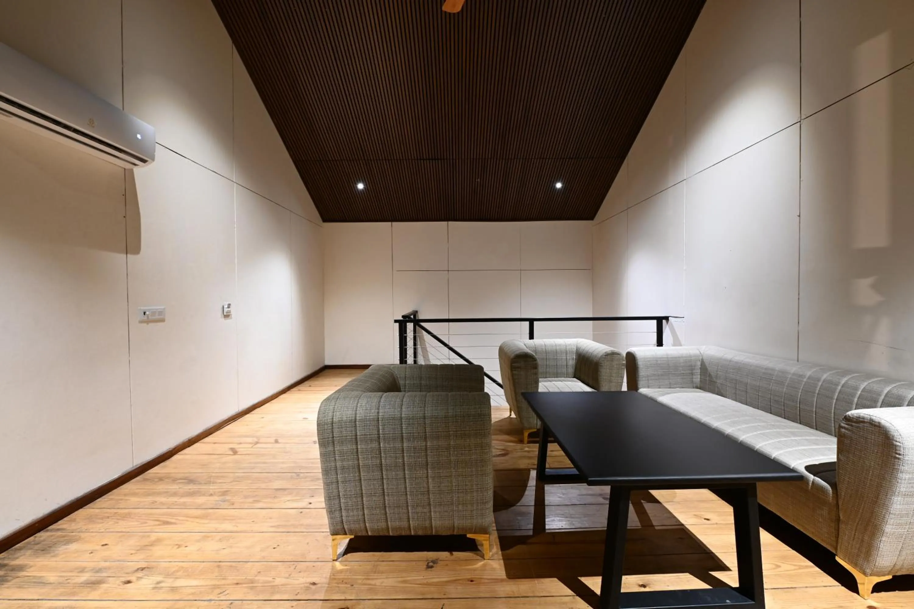 Living room, Bed in WelcomHeritage Tarangi Ramganga Resort