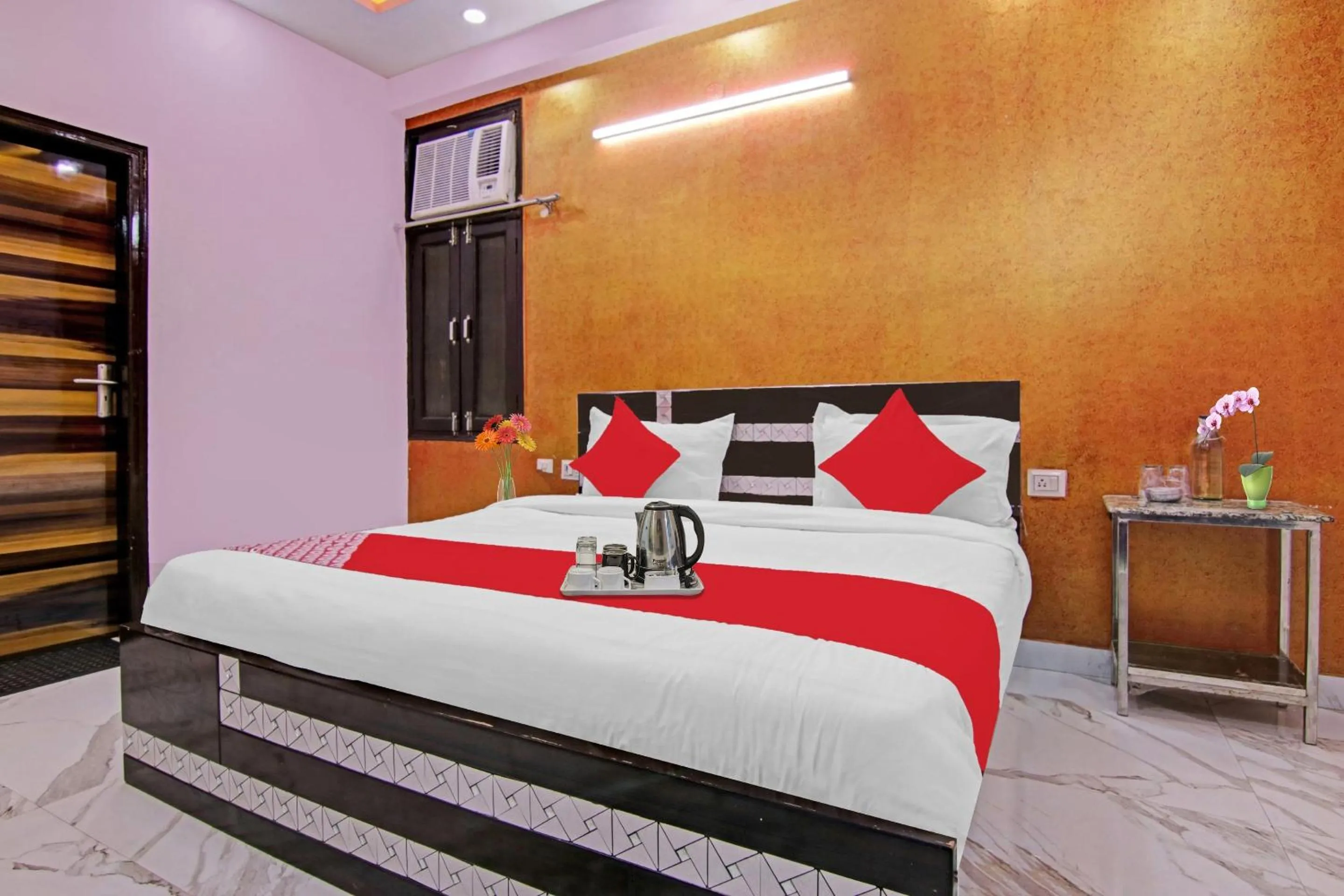 Bedroom, Bed in Super Hotel O Rishabh Inn