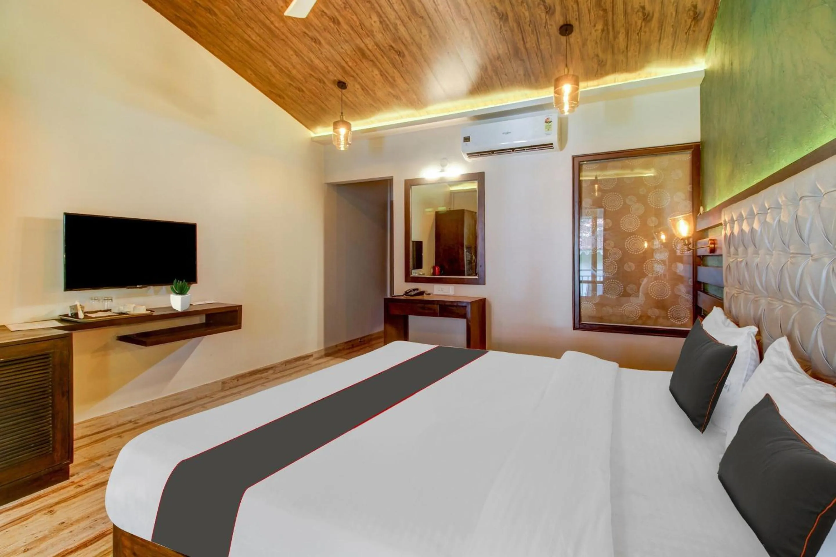 Bedroom, Bed in Capital O Coco Farm Resort