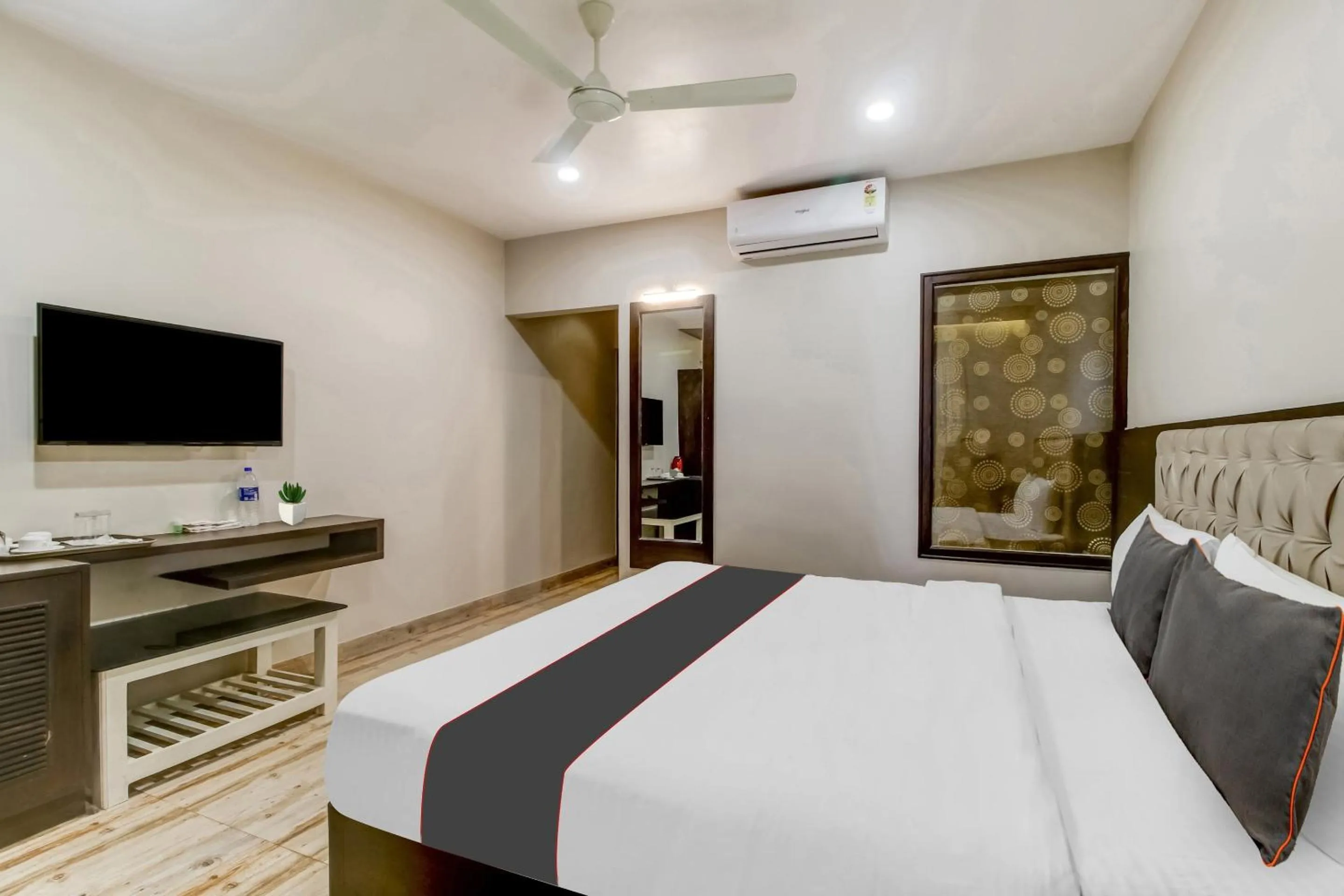 Bedroom, Bed in Capital O Coco Farm Resort