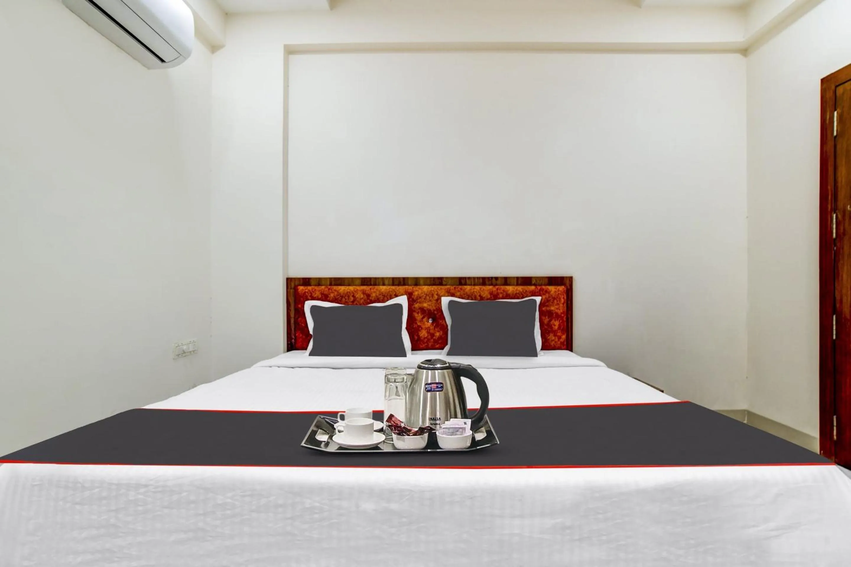 Bedroom in Collection O Task