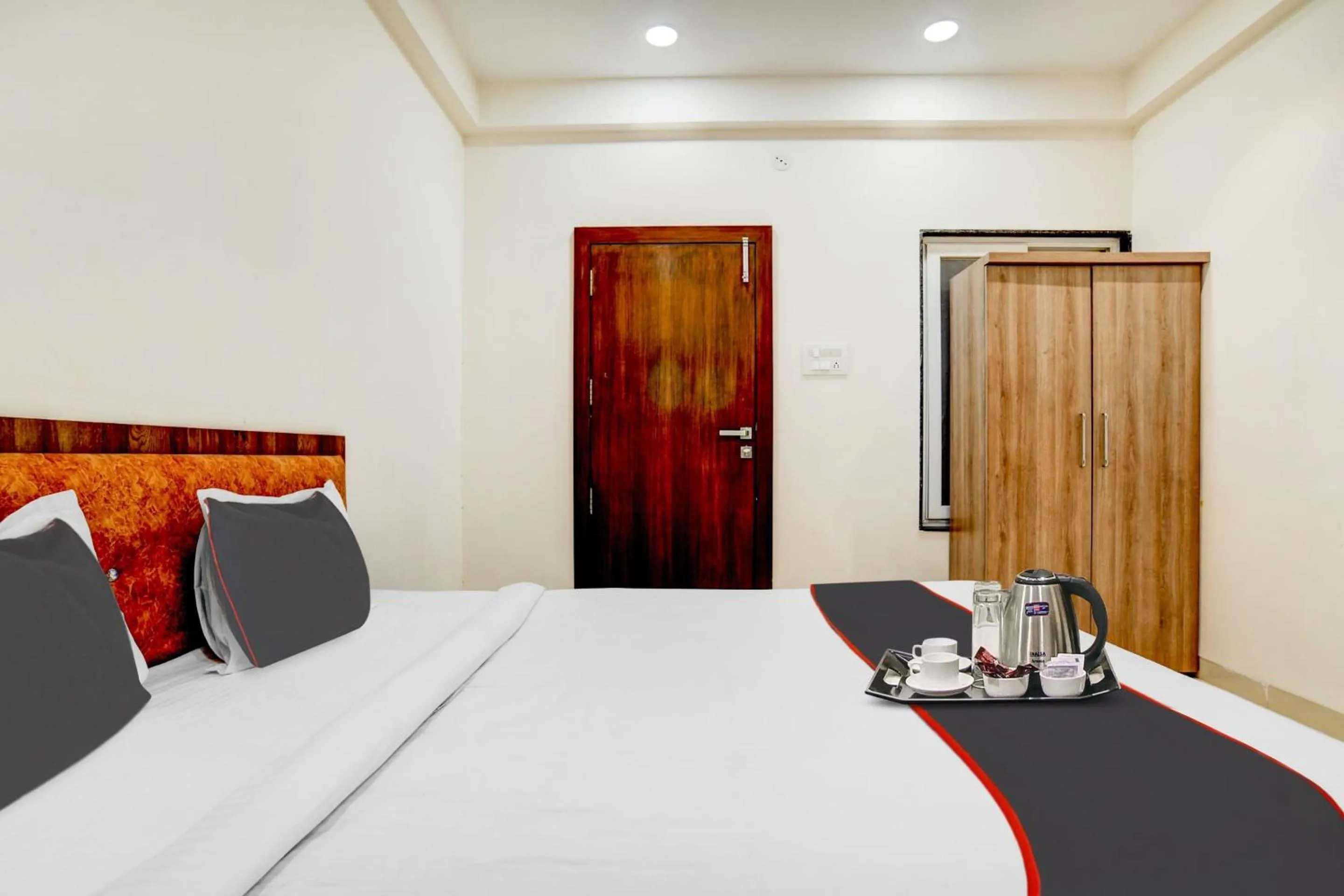 Bedroom in Collection O Task