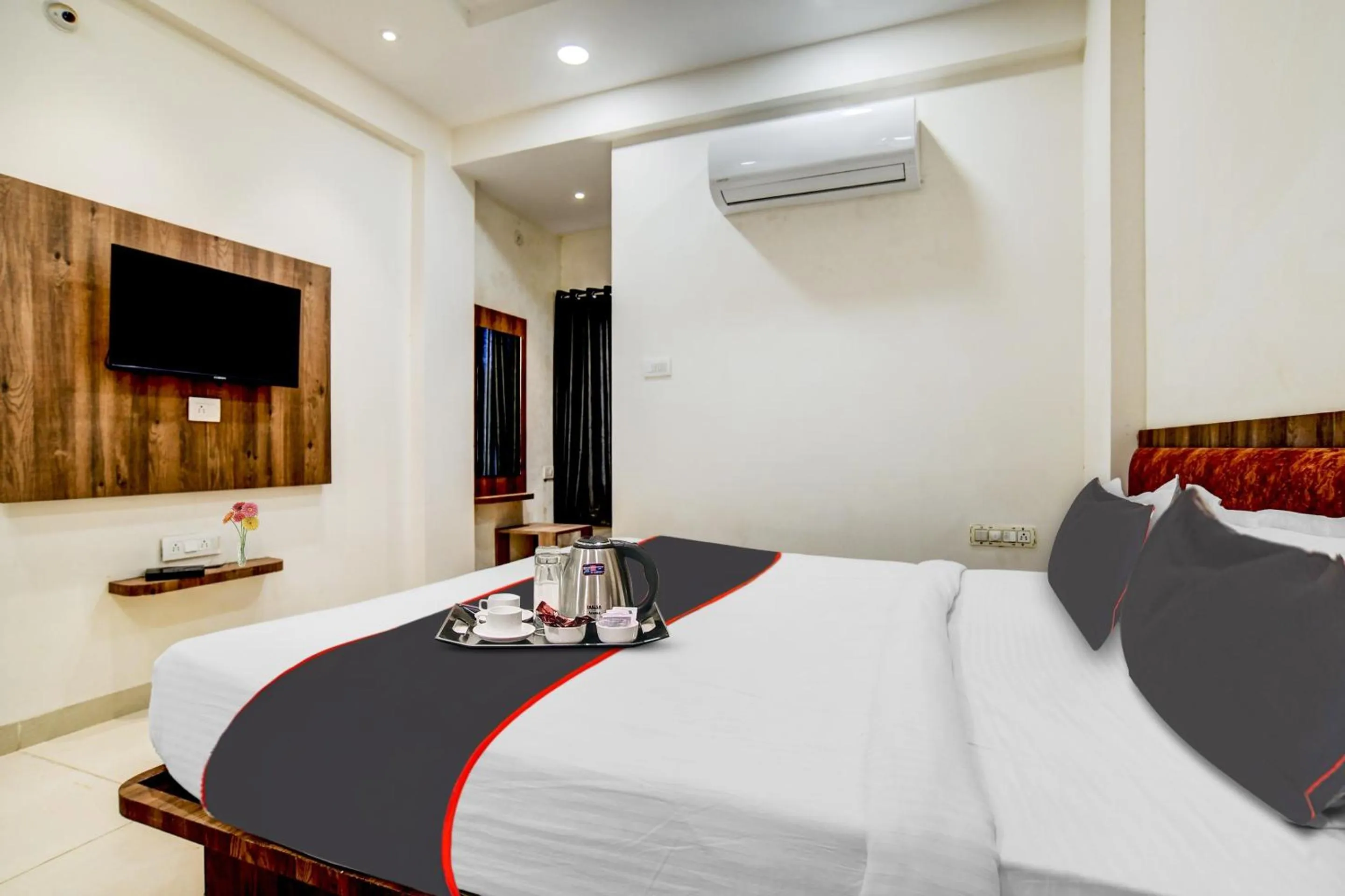 Bedroom in Collection O Task