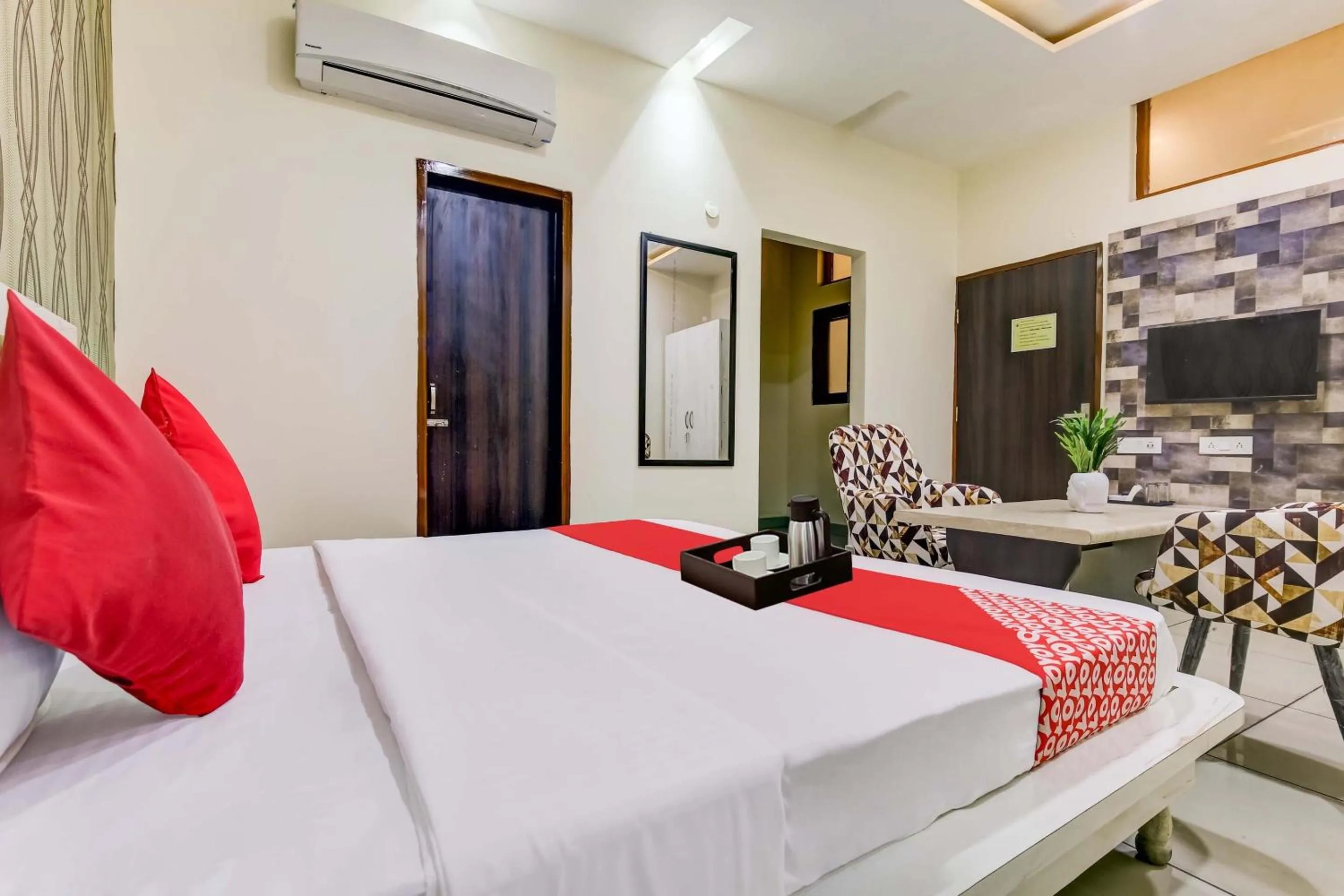 Bedroom, Bed in Hotel O Sky Land