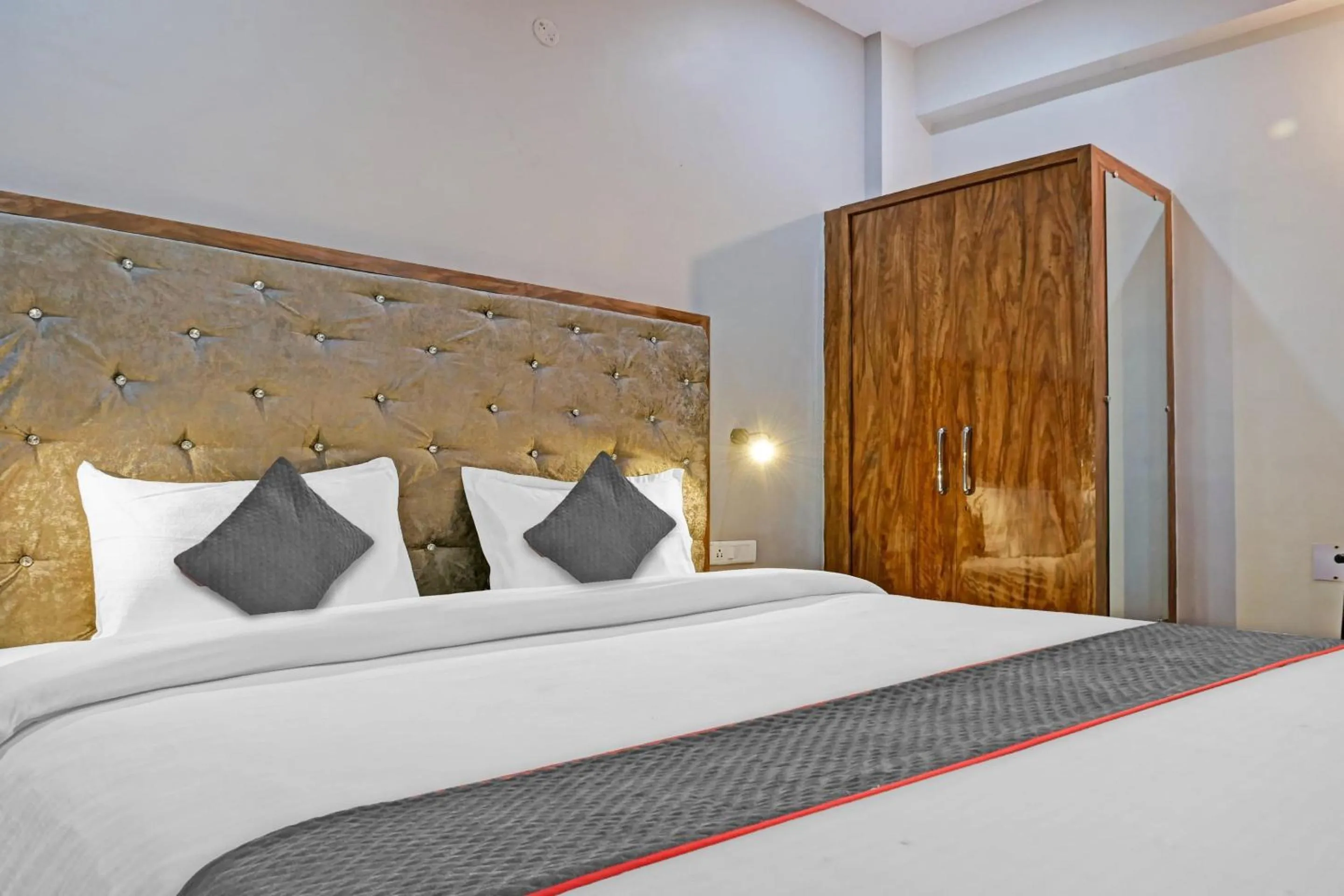 Bedroom, Bed in Hotel O Navneeta Grand