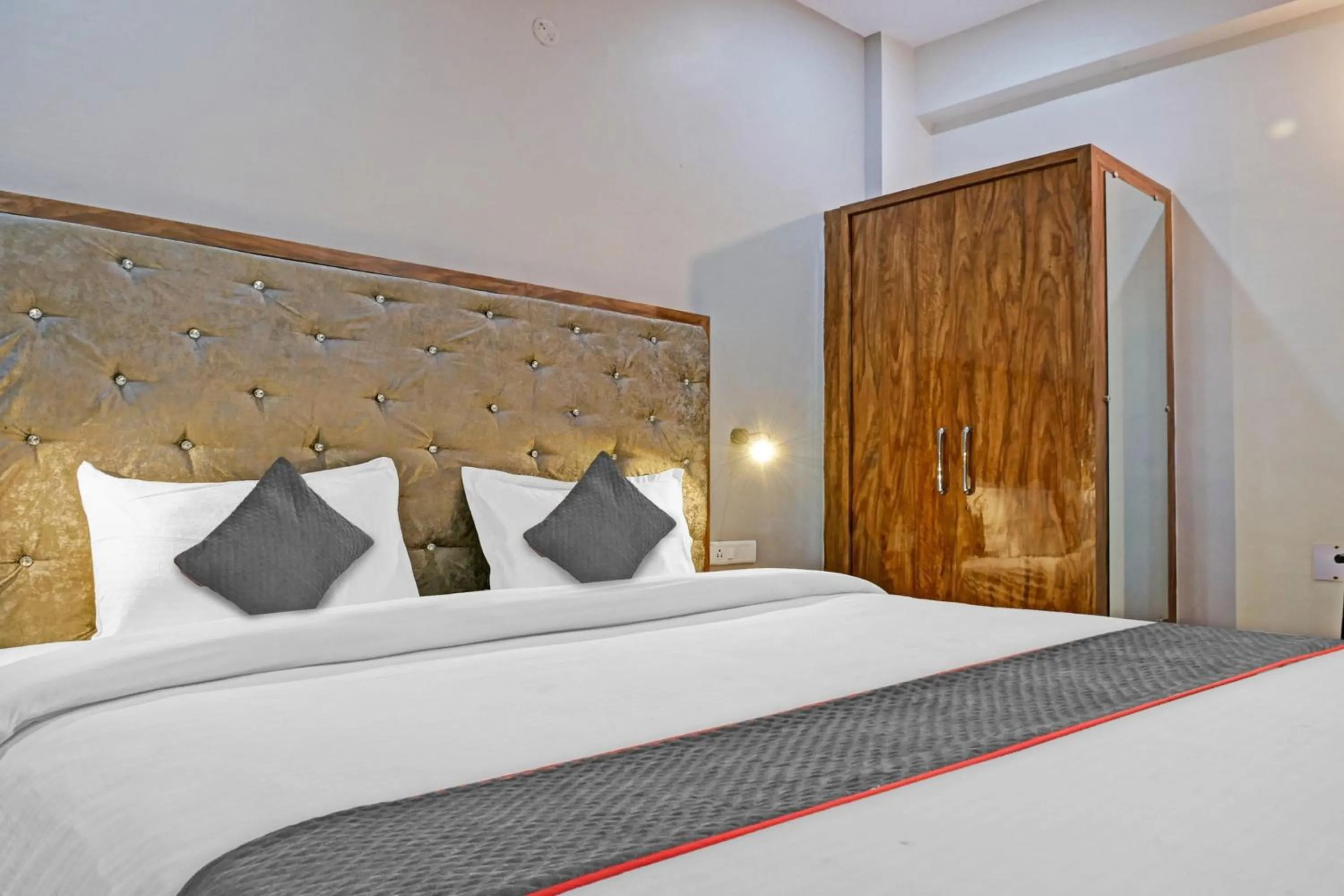 Bathroom, Bed in Hotel O Navneeta Grand