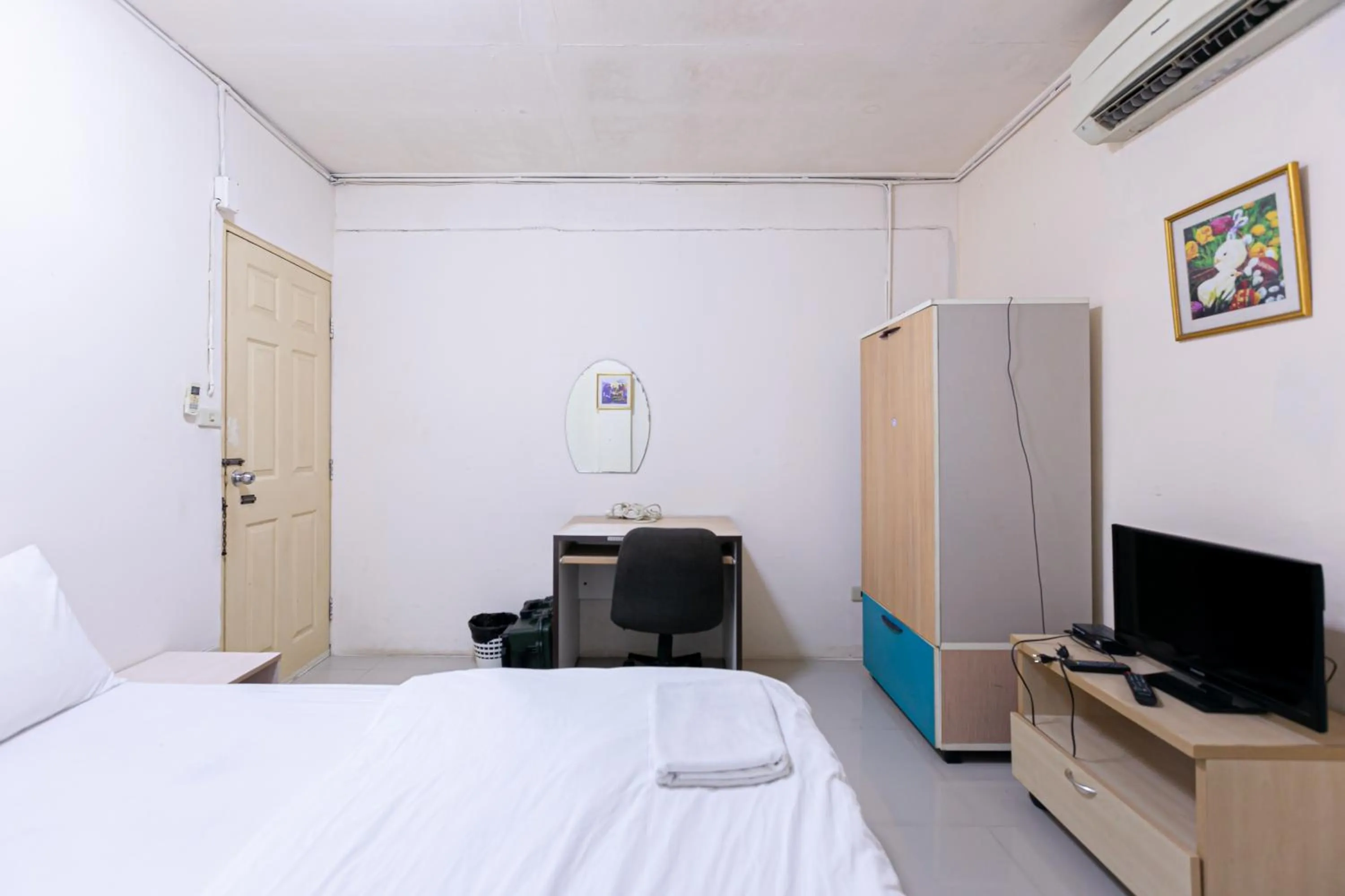 Bedroom, Bed in Freesia Saladaeng Silom Apartments