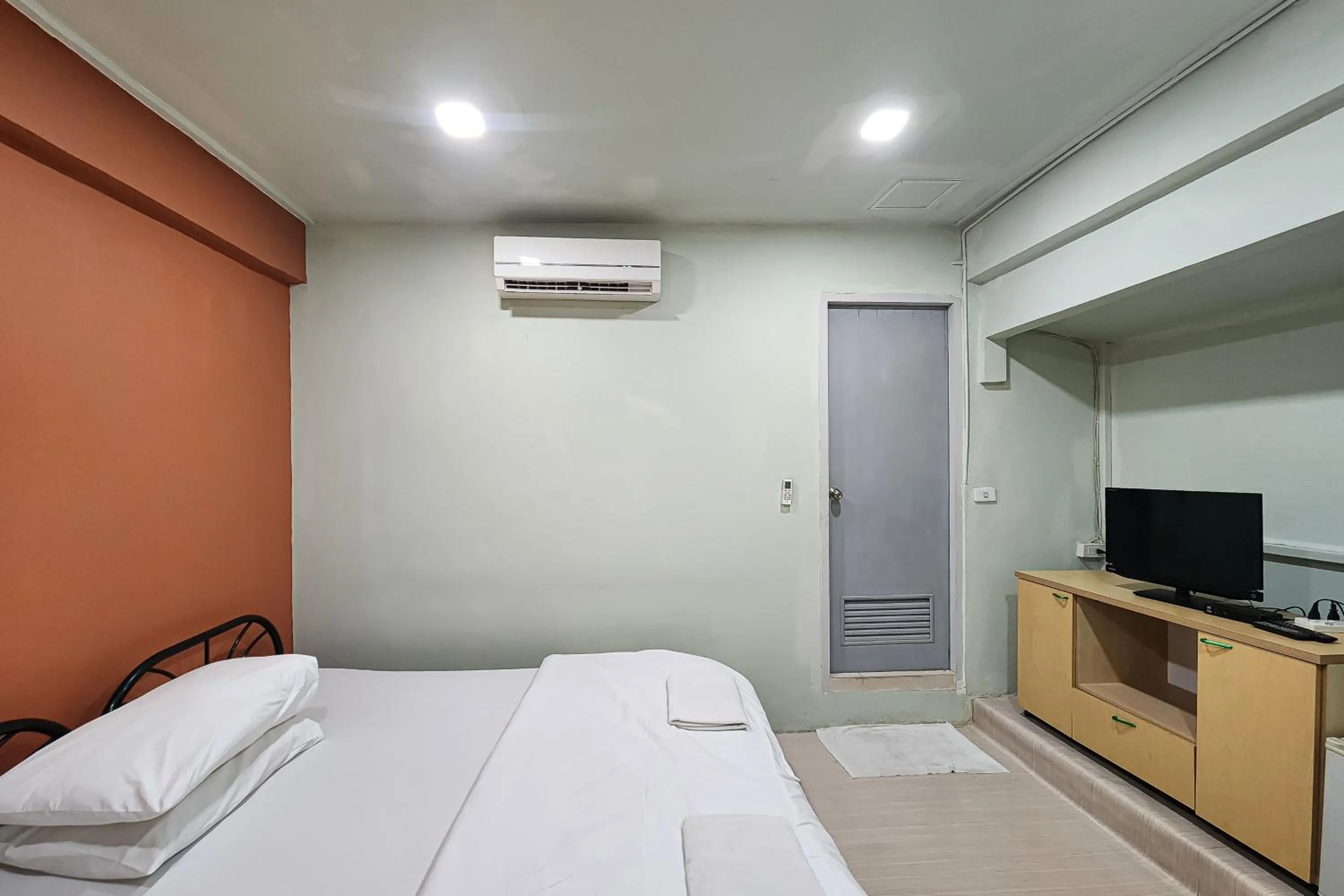 Bedroom, Bed in Freesia Saladaeng Silom Apartments