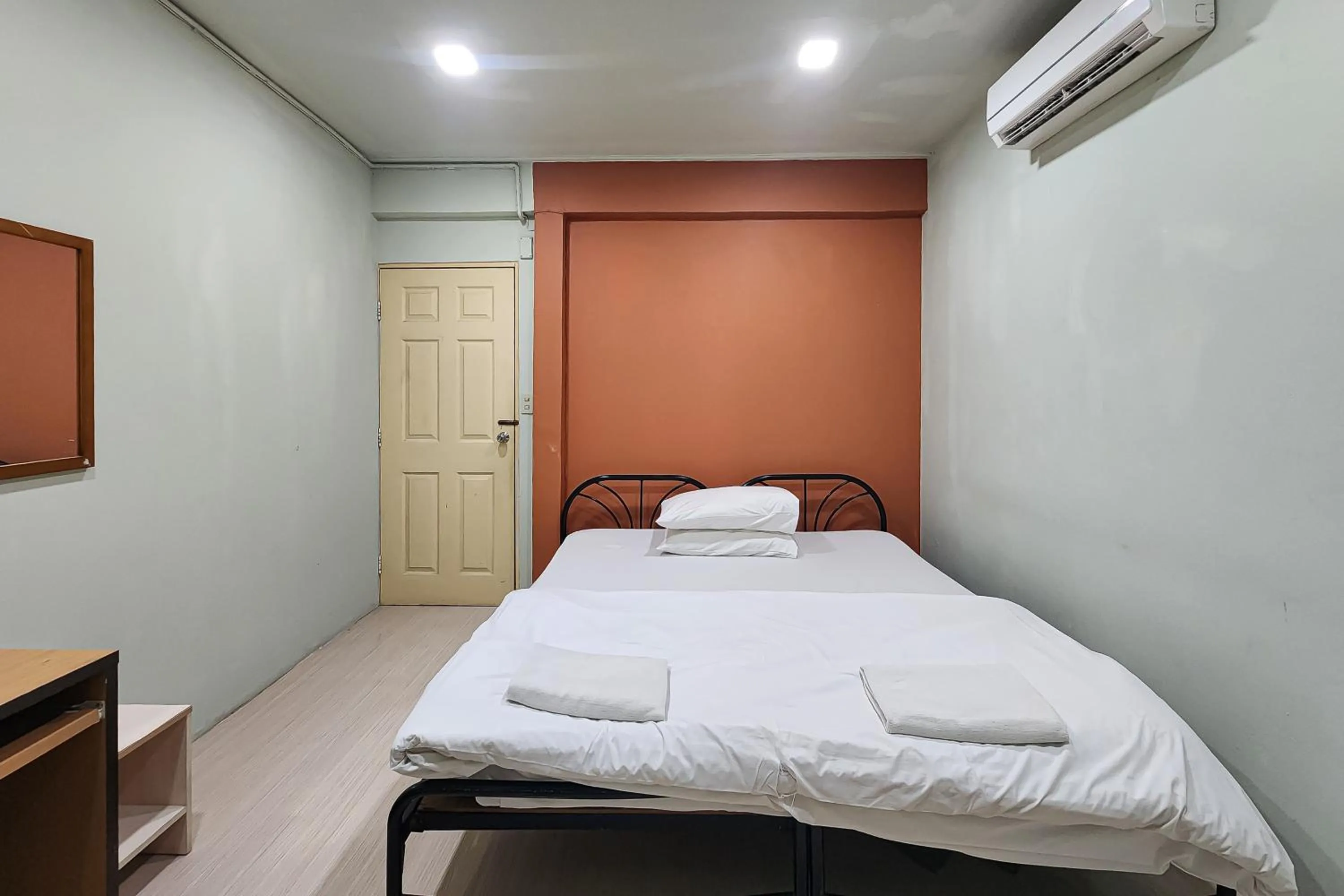 Photo of the whole room, Bed in Freesia Saladaeng Silom Apartments