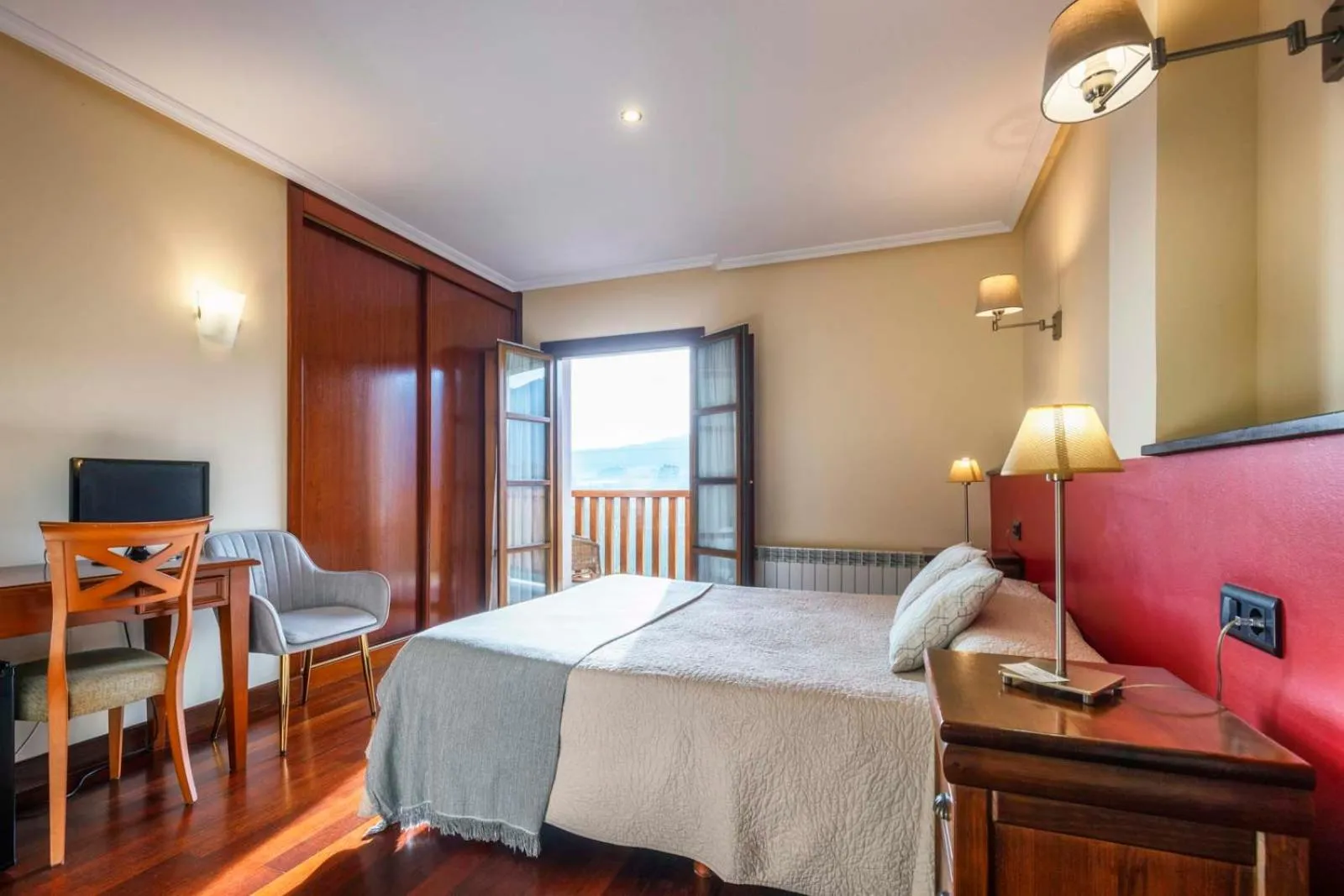 Bedroom, Bed in Hotel Puerta Del Oriente