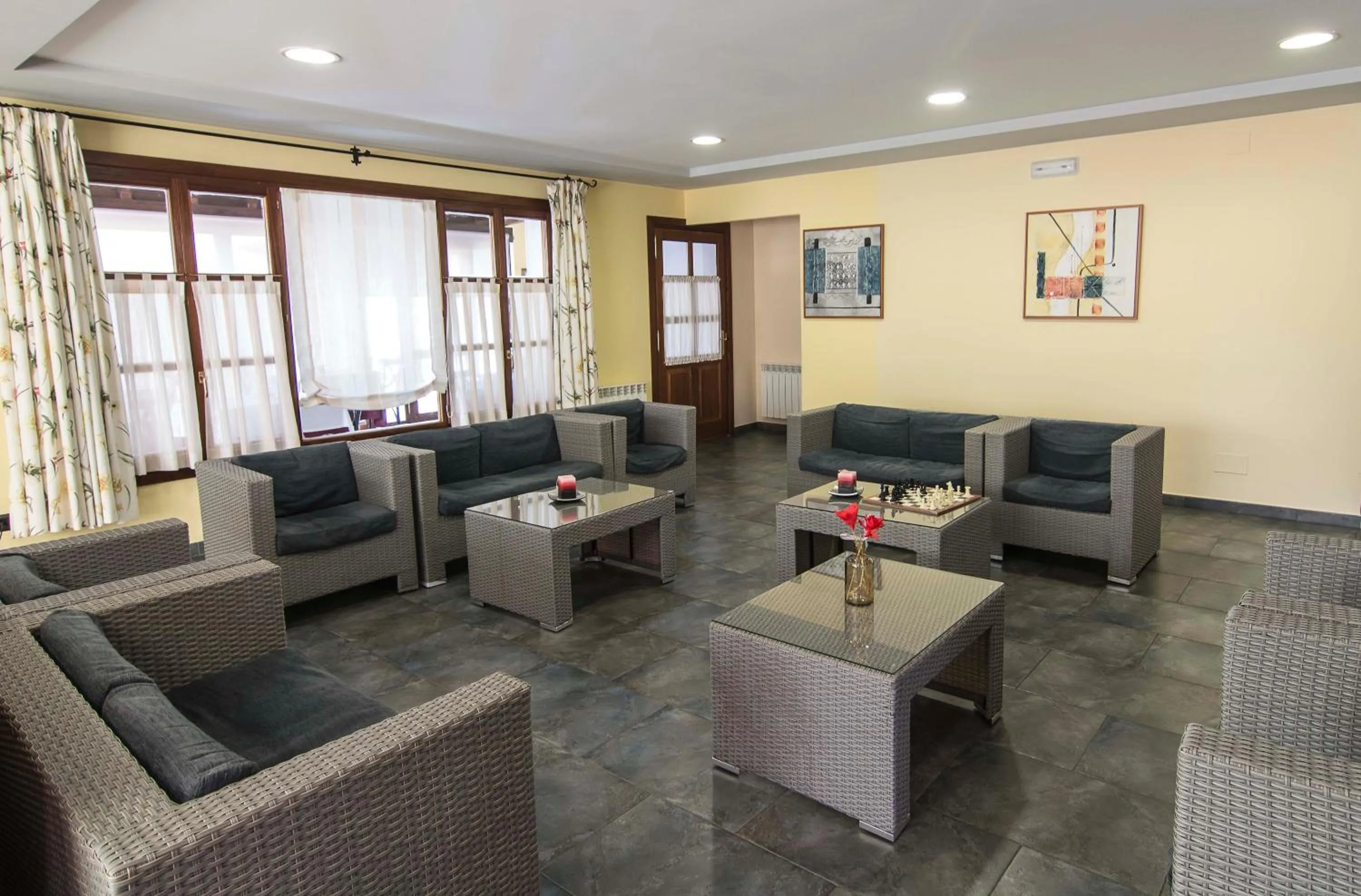 Living room in Hotel Puerta Del Oriente