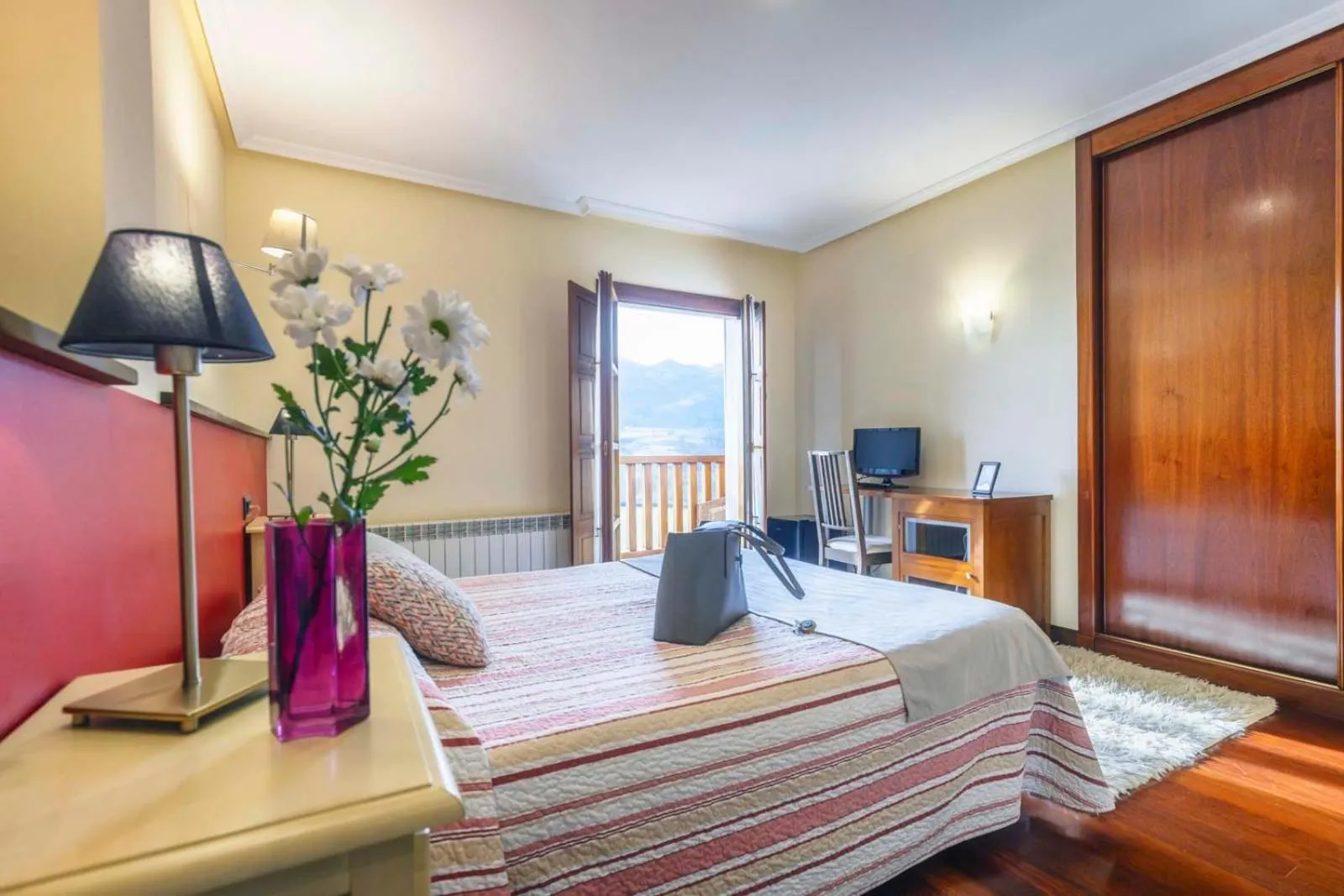 Bedroom, Bed in Hotel Puerta Del Oriente