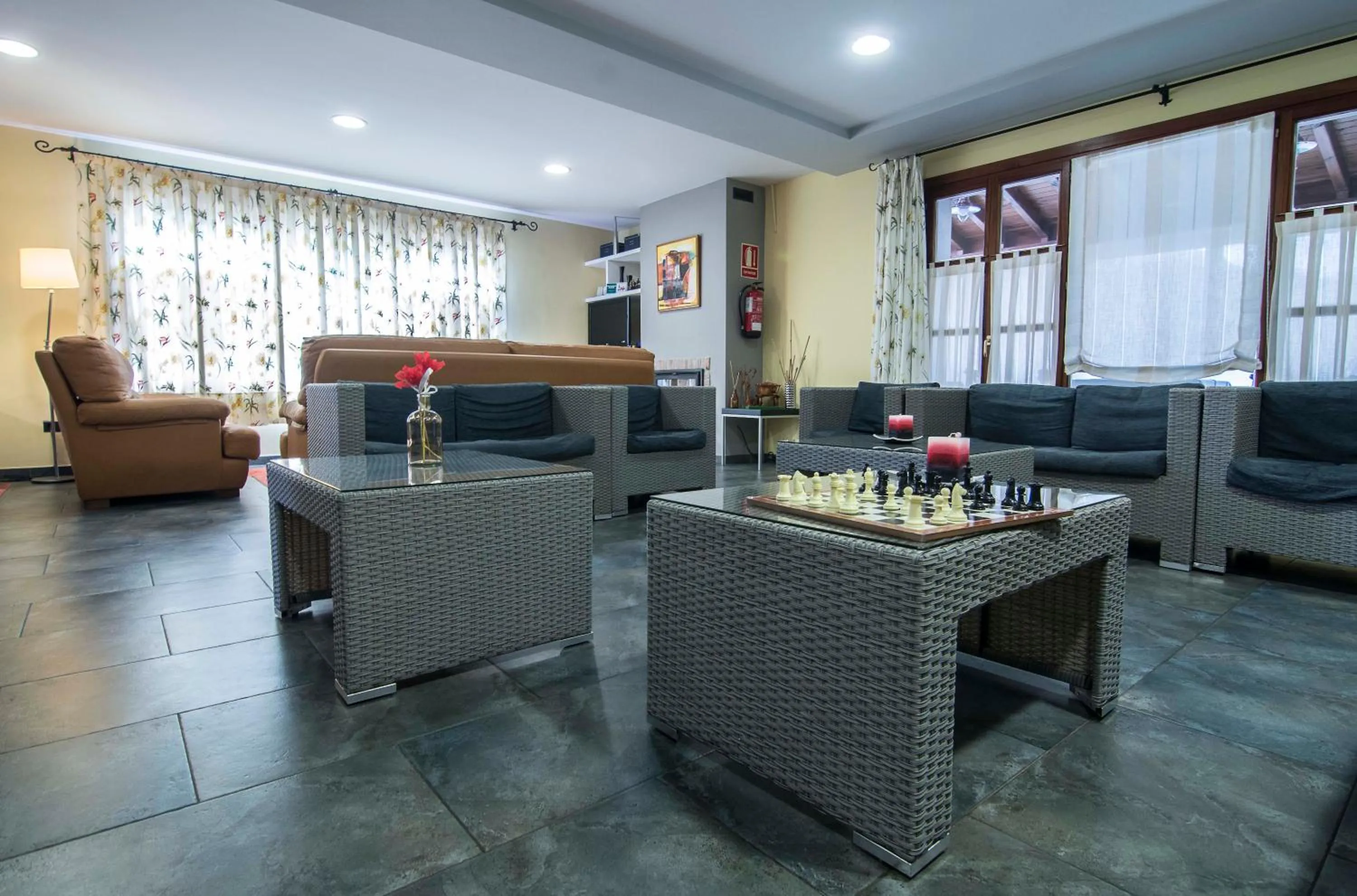 Living room in Hotel Puerta Del Oriente