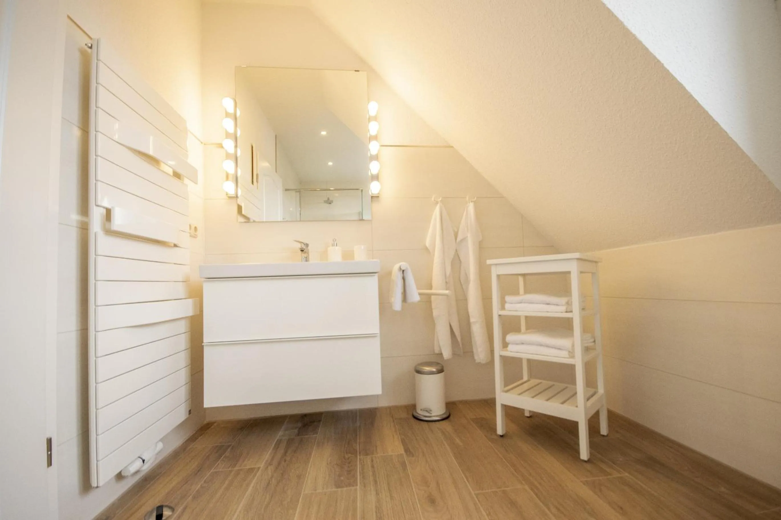 Bathroom, Bed in Duhner Strand Whg 5