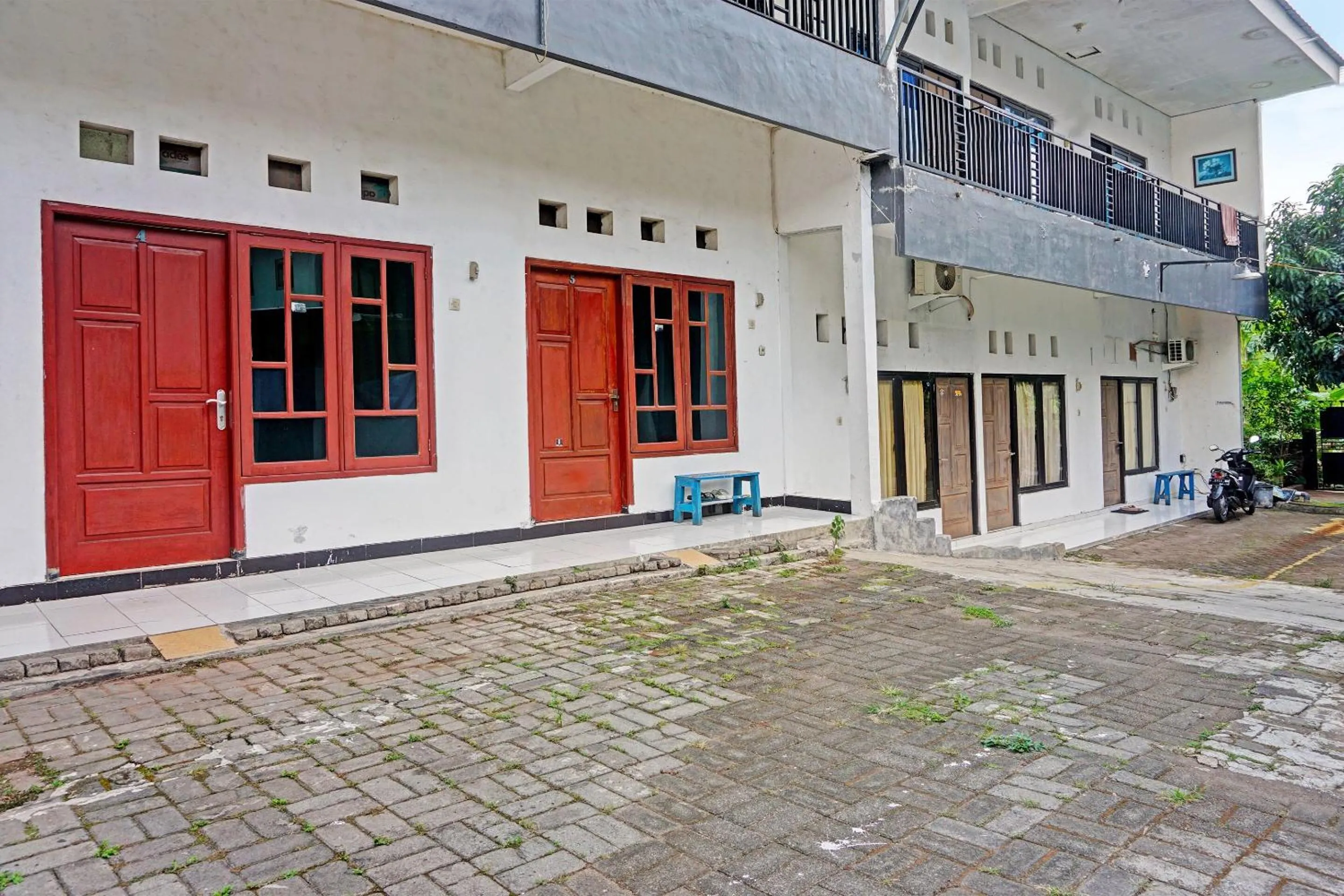 Lobby or reception in OYO Life 91896 Kost Bu Dewi Syariah