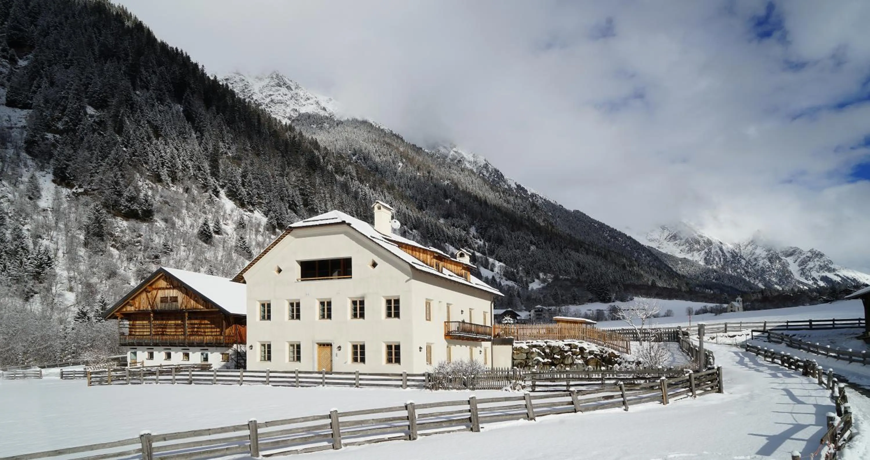 Property building in Halbwöhrerhof
