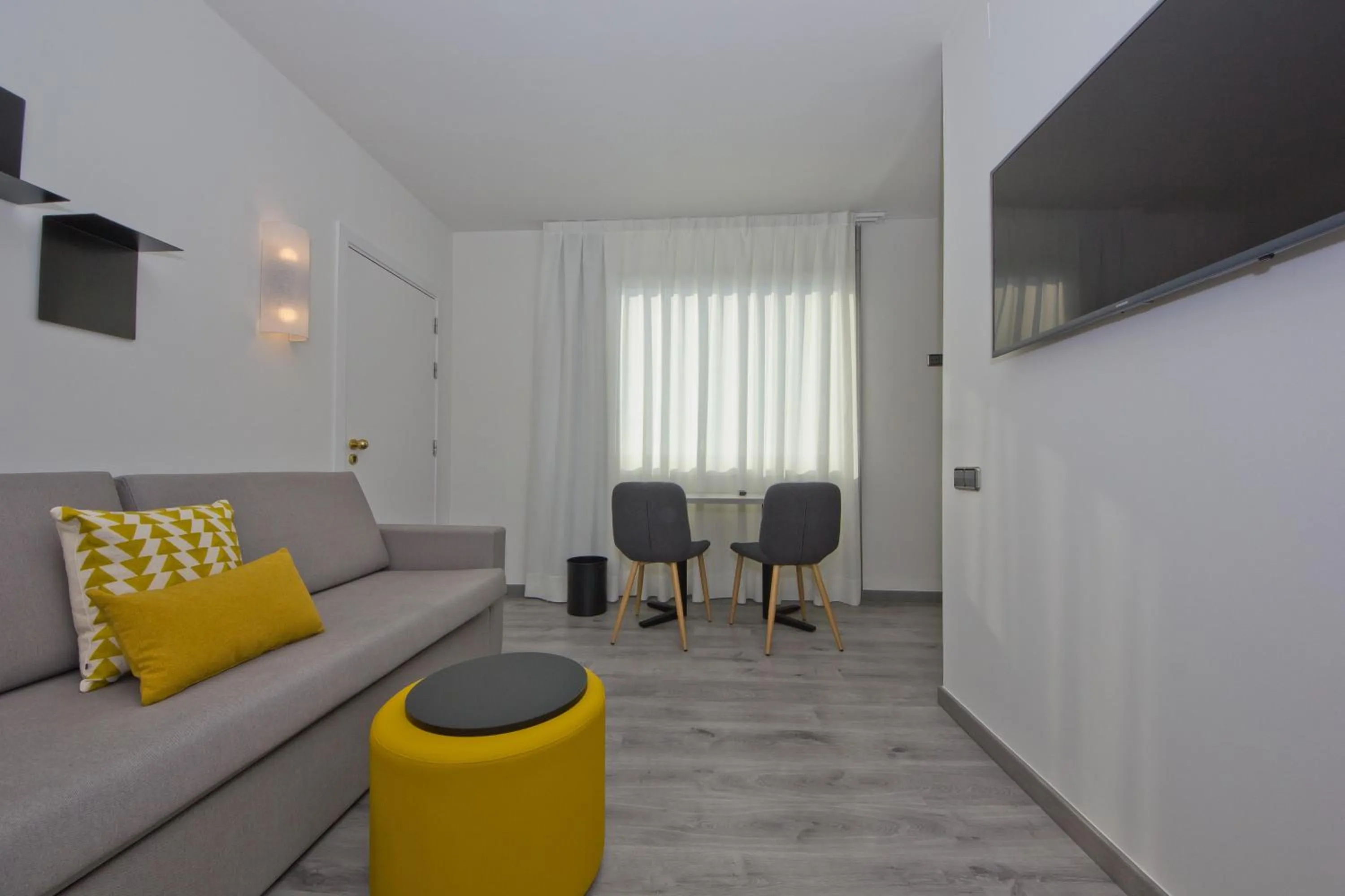 Communal lounge/ TV room in Aparthotel Atenea Valles