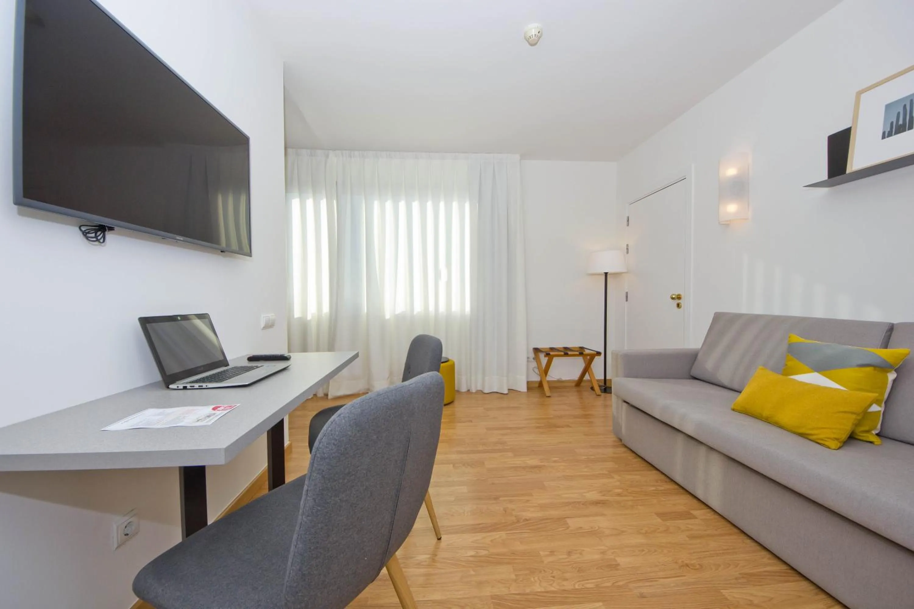 TV and multimedia in Aparthotel Atenea Valles