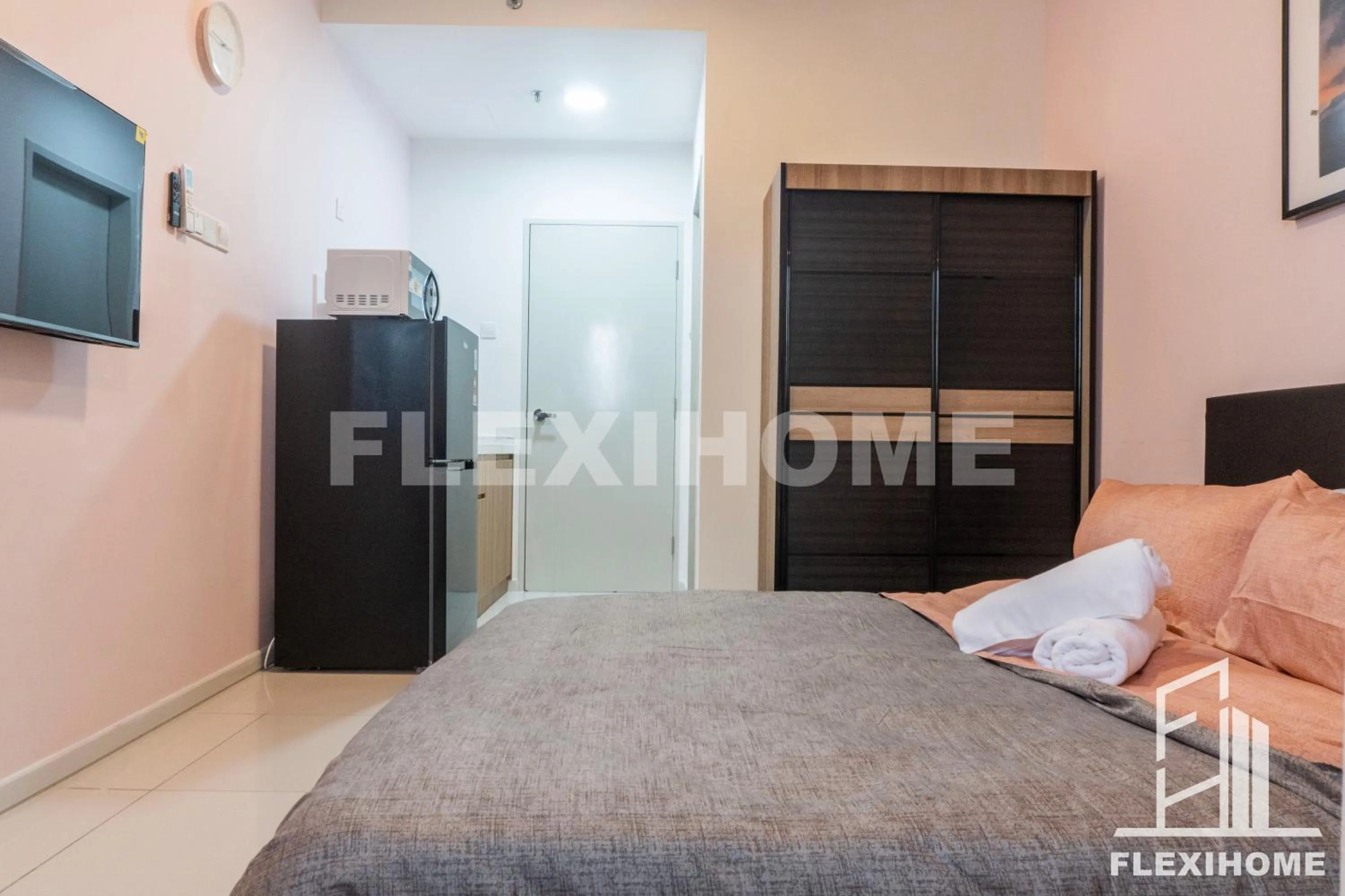 TV and multimedia, Bed in KLIA, KLIA2, Horizon Suites Sepang, Designed Studio, by Flexihome-MY