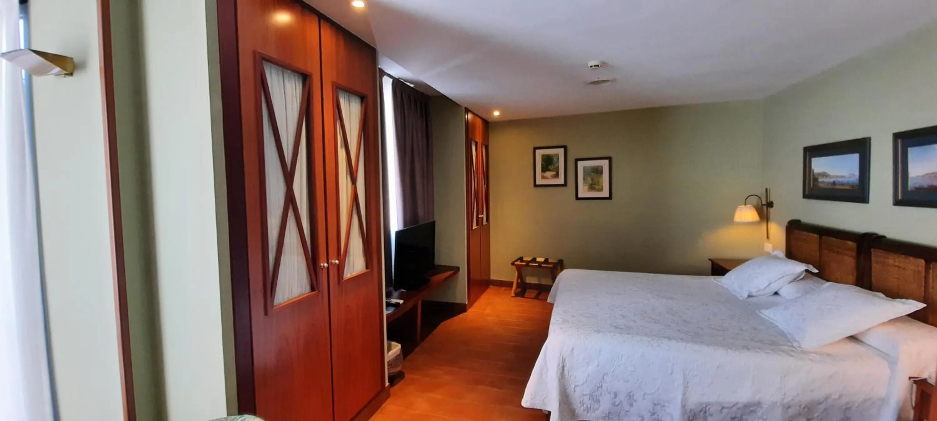 Photo of the whole room, Bed in Sant Jordi