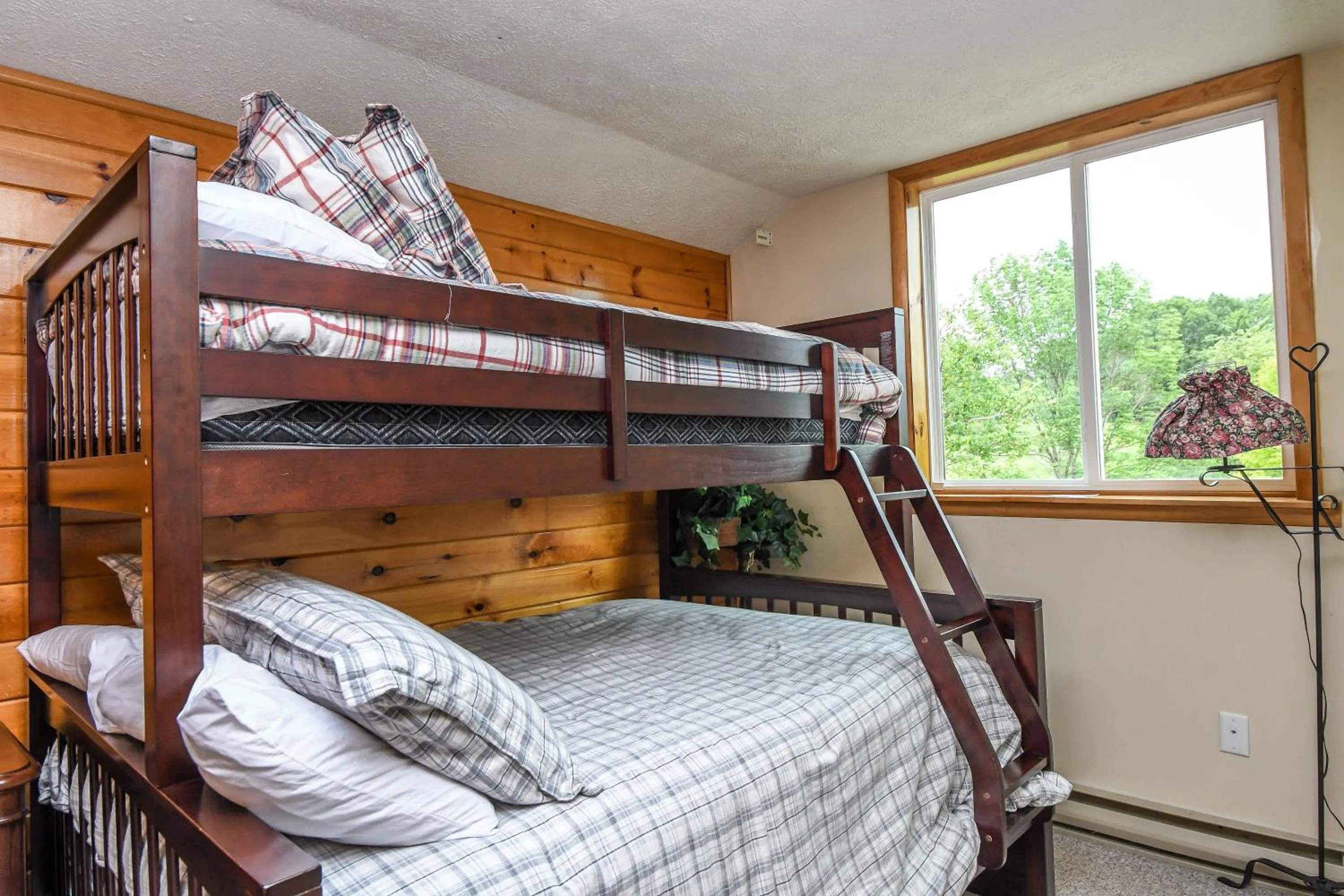 Property building, Bed in Forever Young