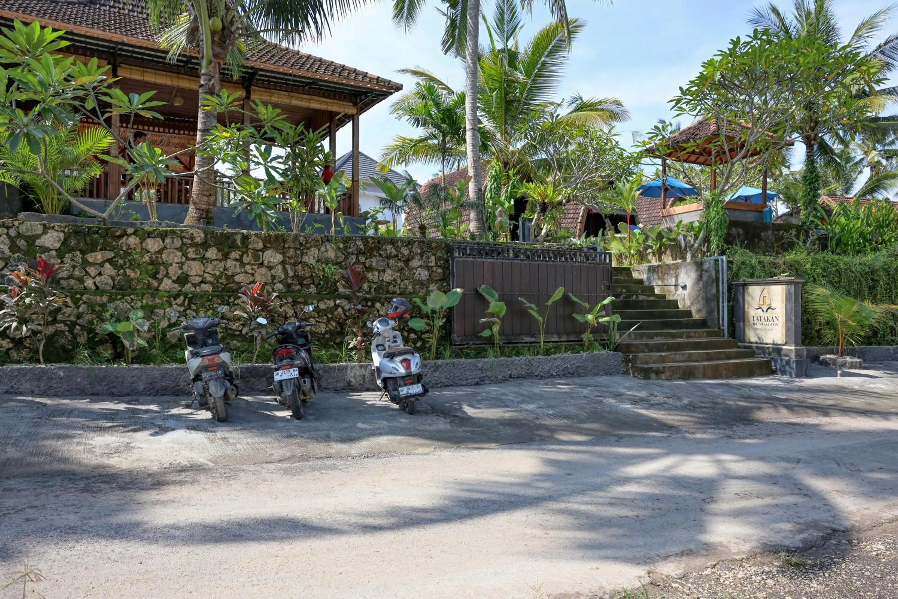 Parking in Kelingking Tatakan Villa