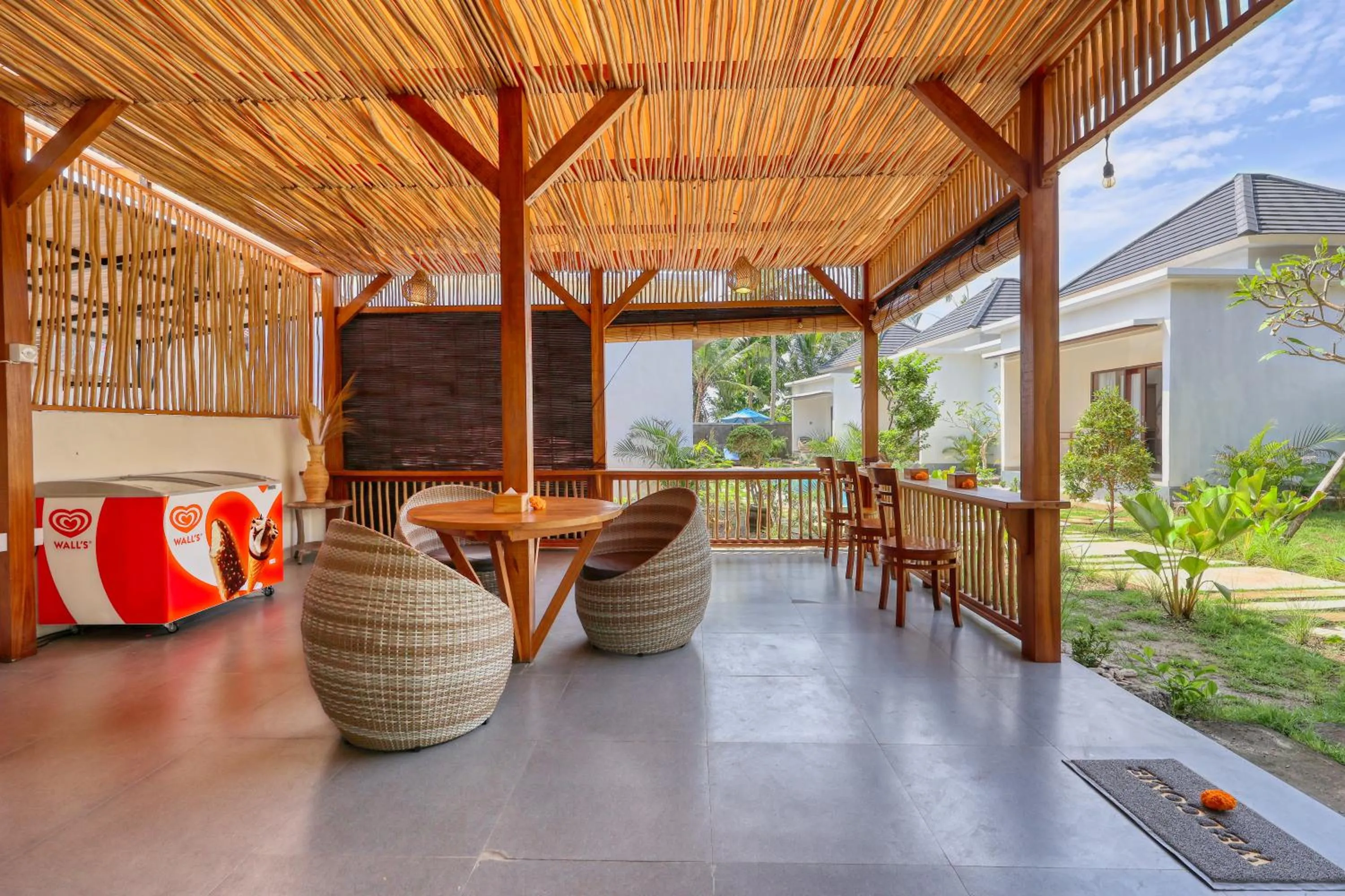 Restaurant/places to eat in Kelingking Tatakan Villa