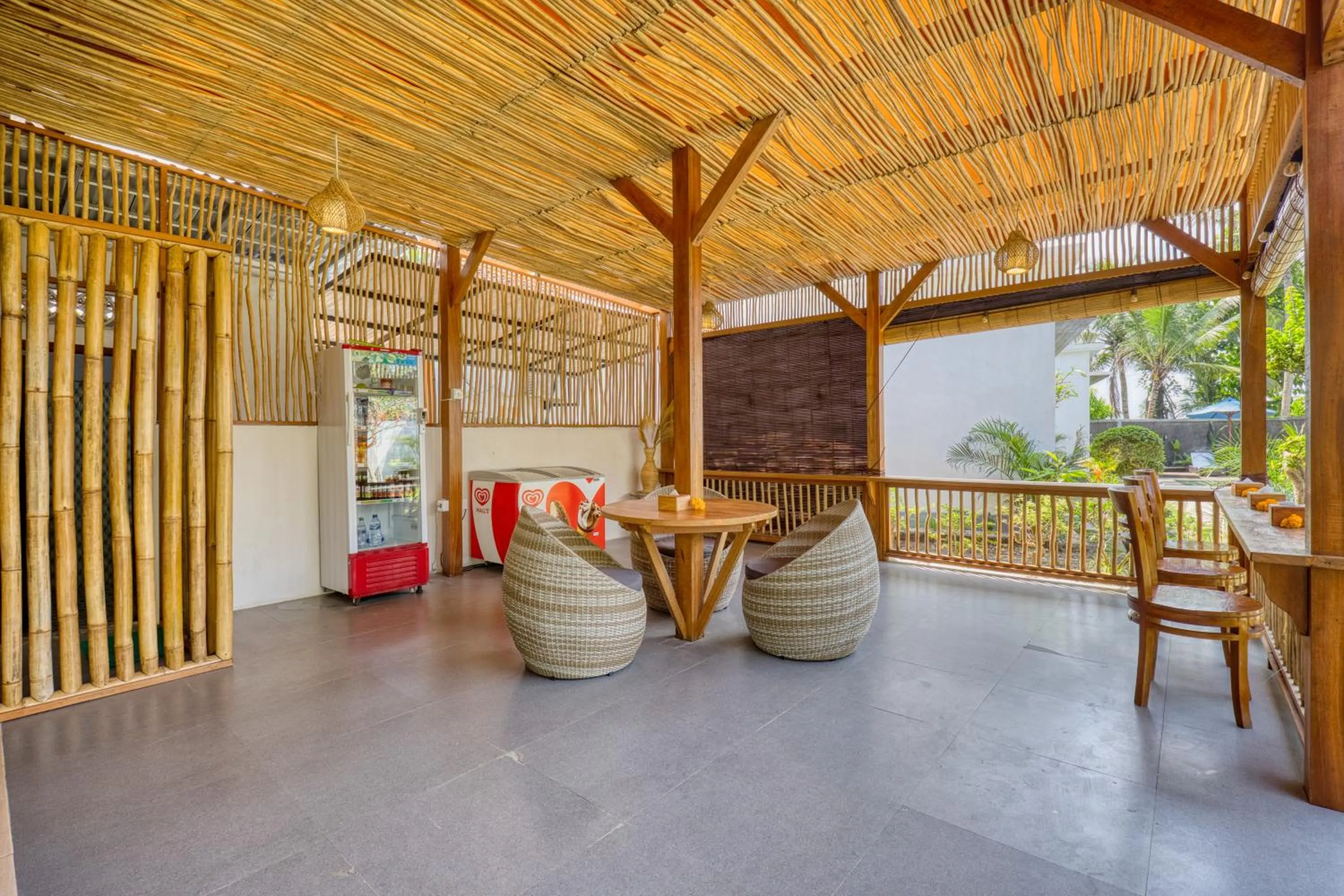 Restaurant/places to eat in Kelingking Tatakan Villa