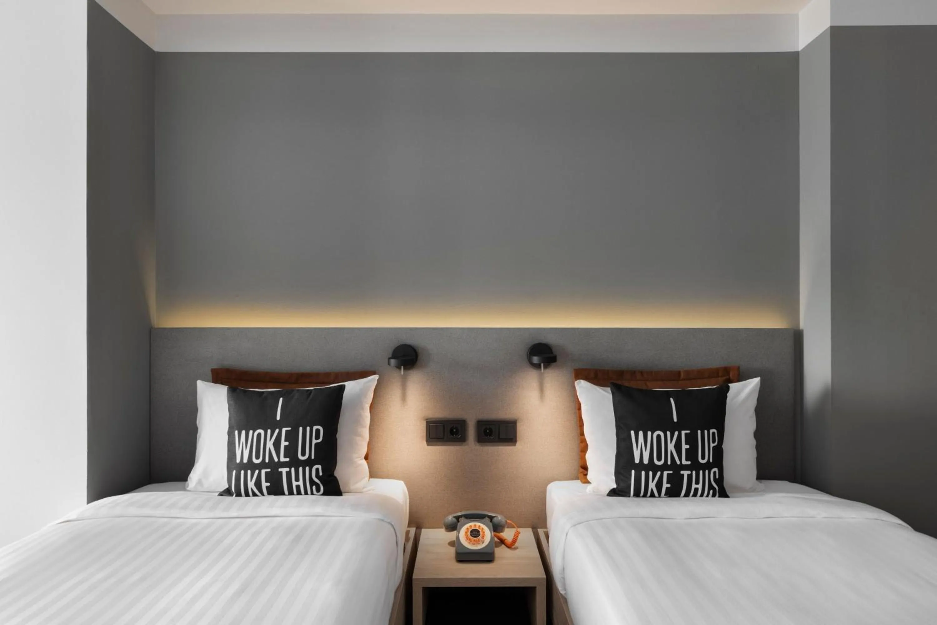 Photo of the whole room, Bed in Moxy Barcelona