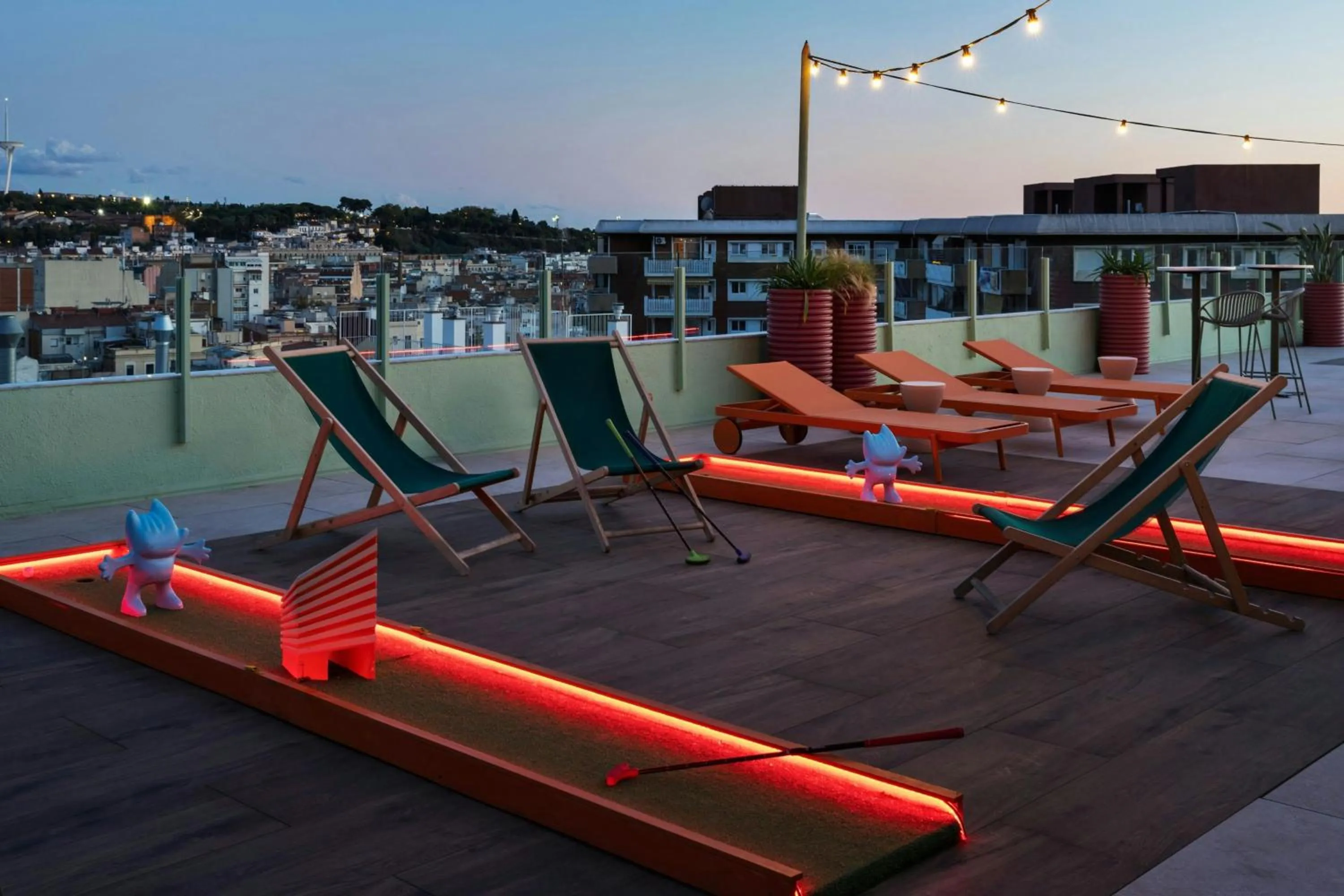 Lounge or bar in Moxy Barcelona