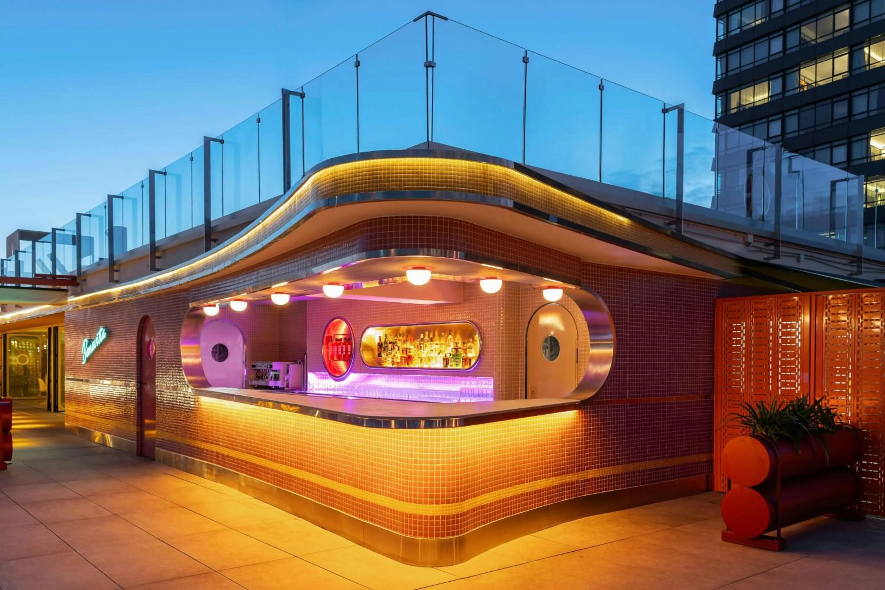 Lounge or bar in Moxy Barcelona