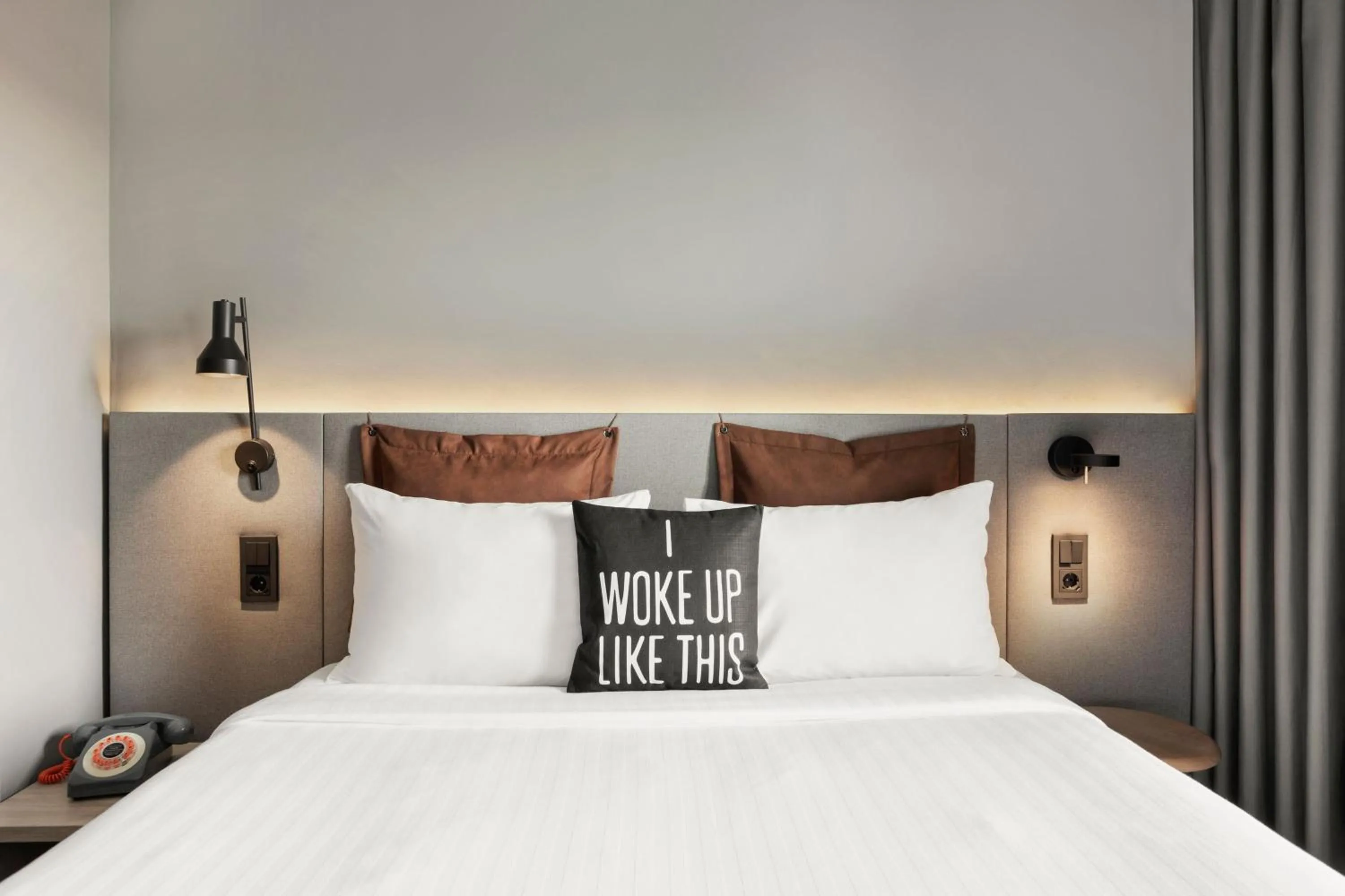 Photo of the whole room, Bed in Moxy Barcelona