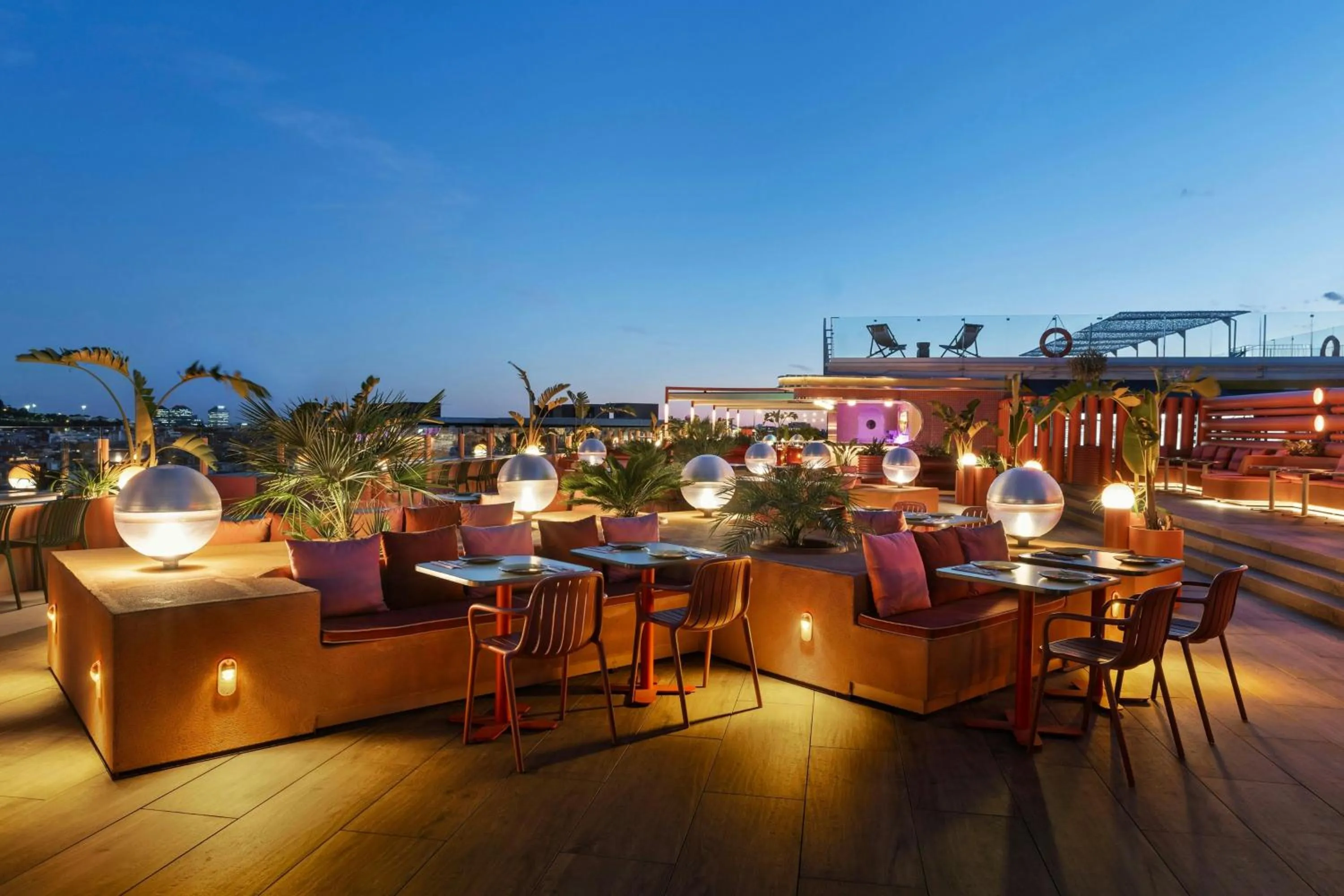 Restaurant/places to eat in Moxy Barcelona