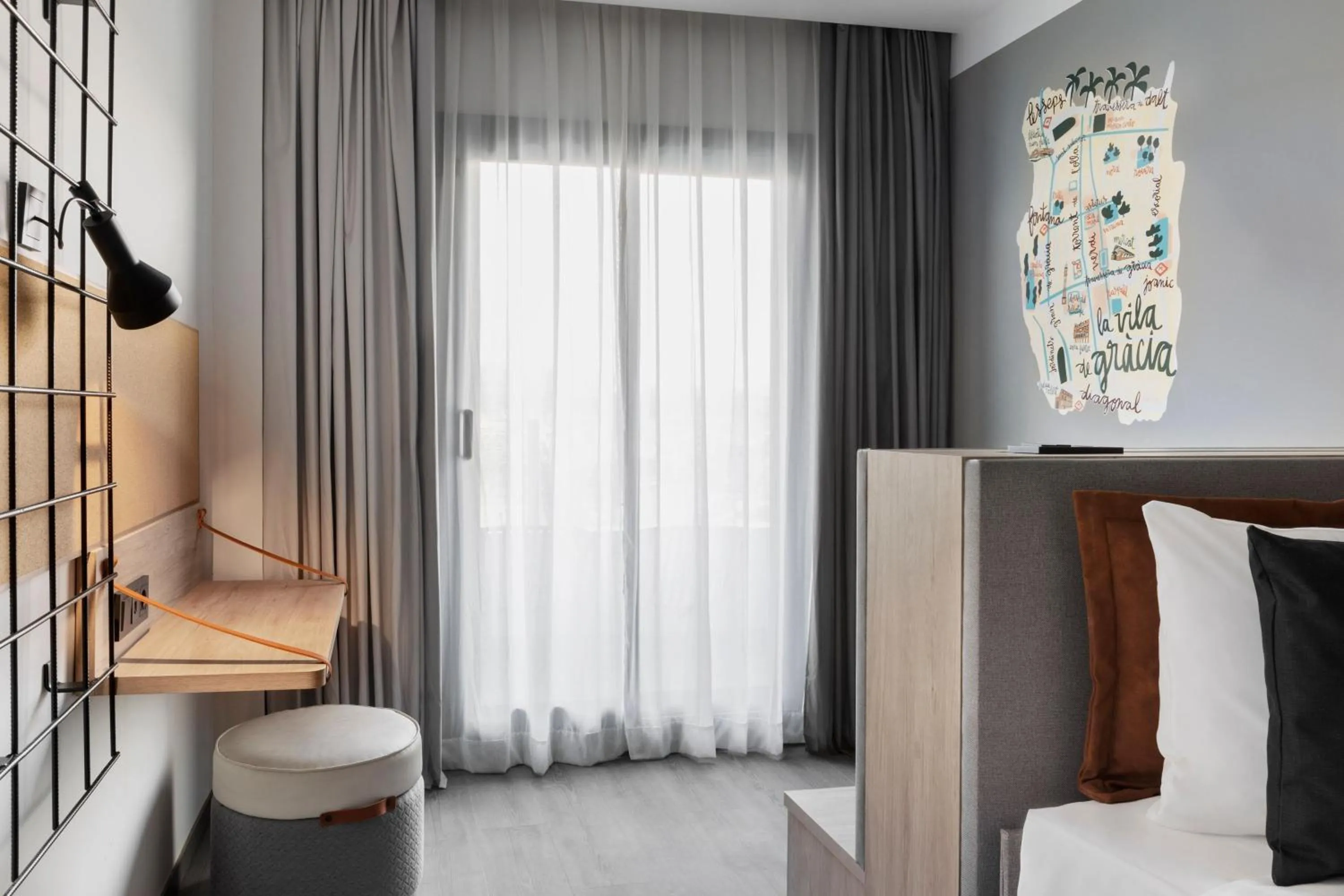 Lounge or bar, Bed in Moxy Barcelona