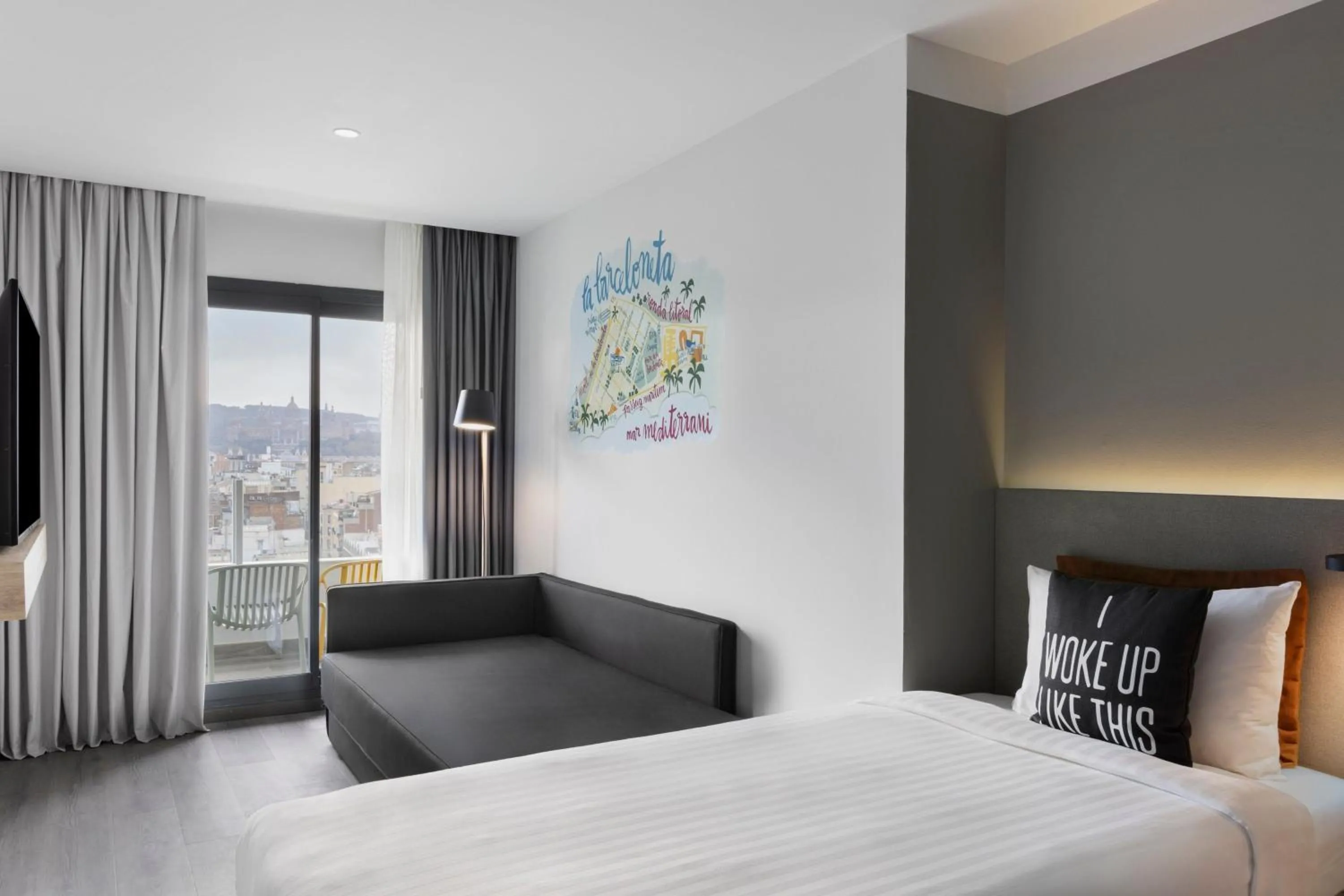 Photo of the whole room, Bed in Moxy Barcelona