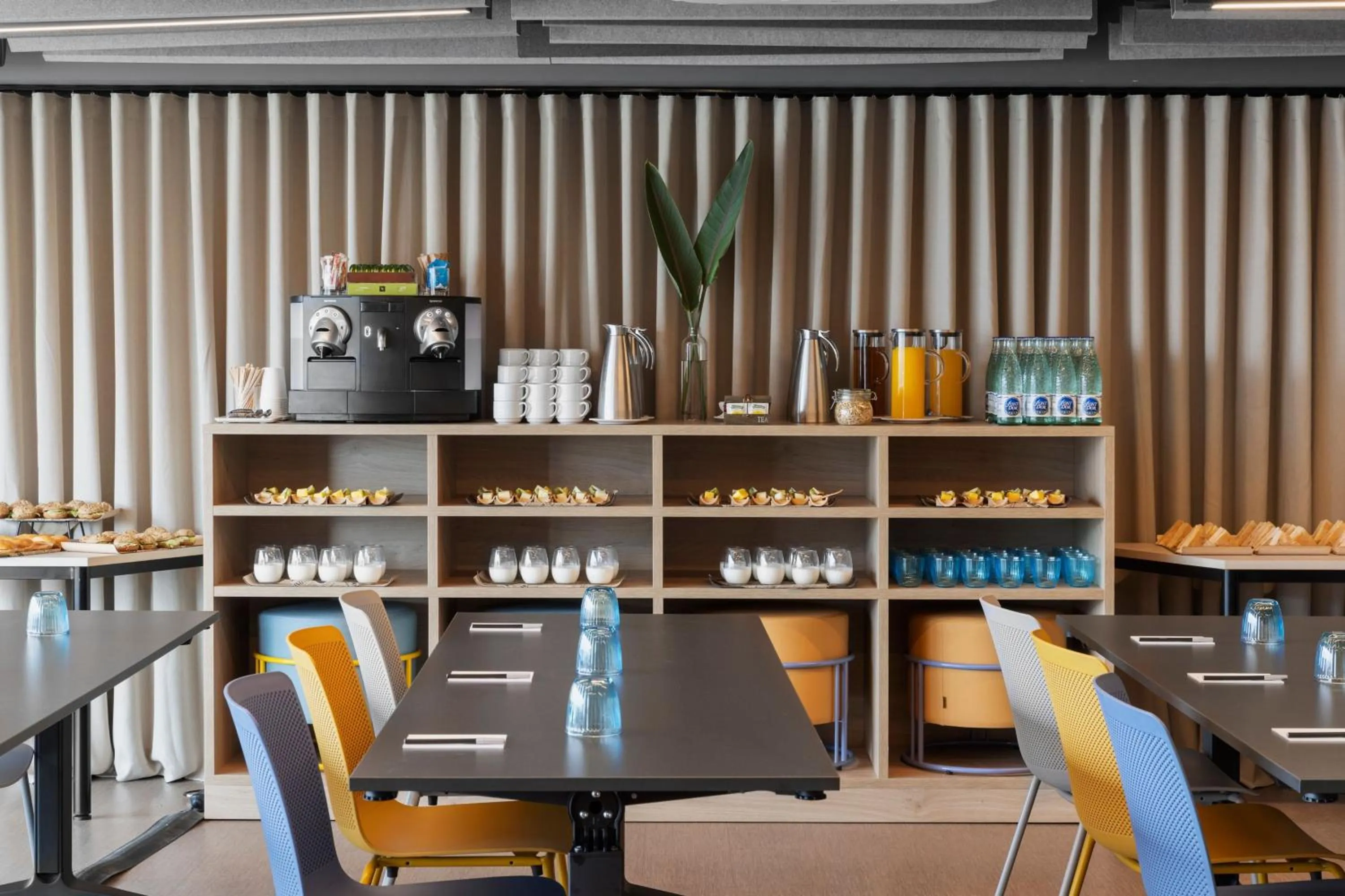 Meeting/conference room in Moxy Barcelona