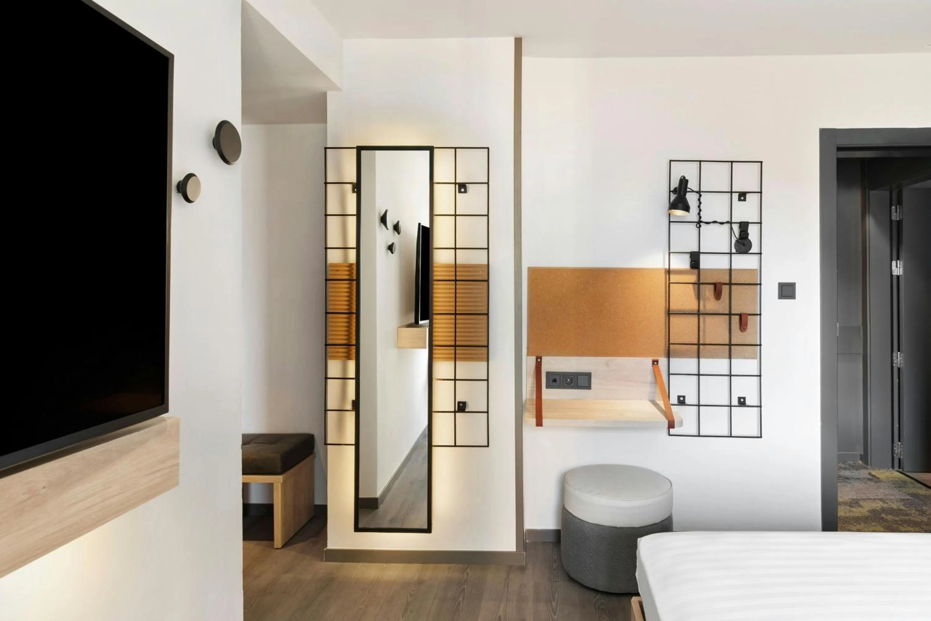 Photo of the whole room, Bed in Moxy Barcelona
