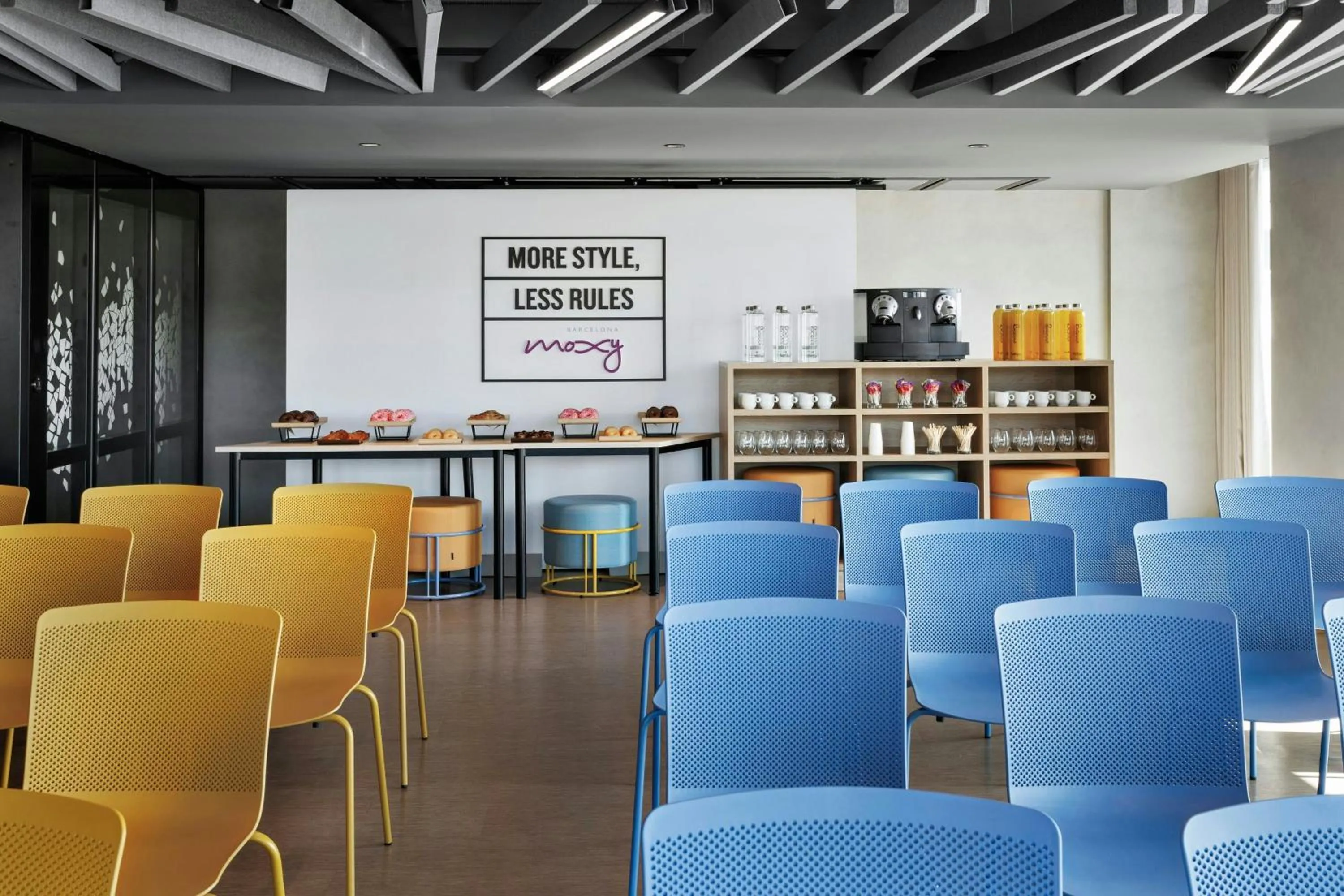 Meeting/conference room in Moxy Barcelona
