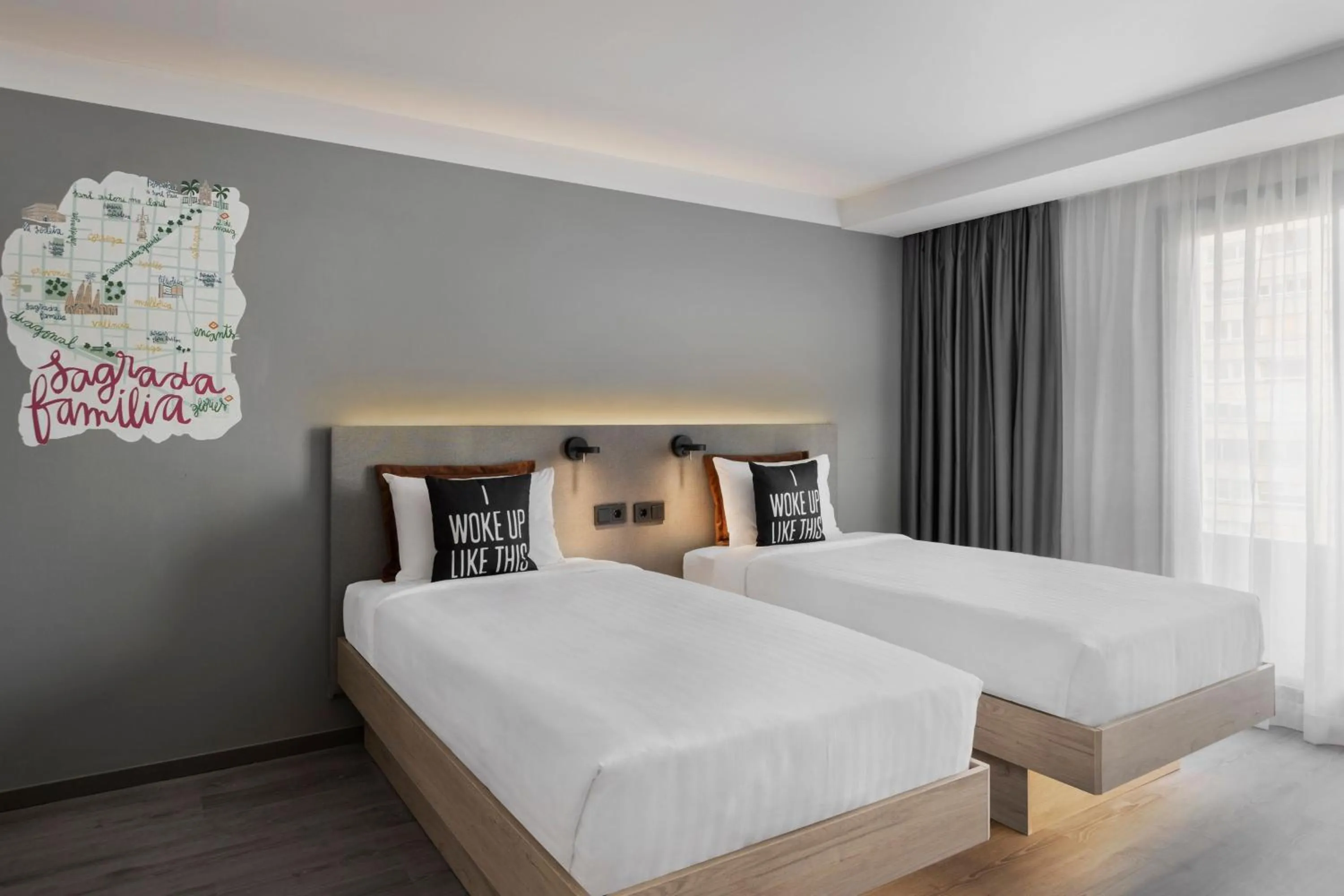 Photo of the whole room, Bed in Moxy Barcelona