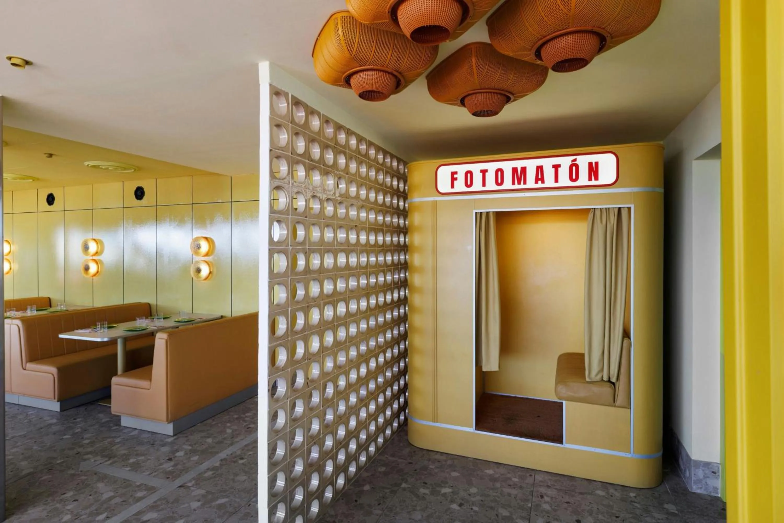 Restaurant/places to eat in Moxy Barcelona