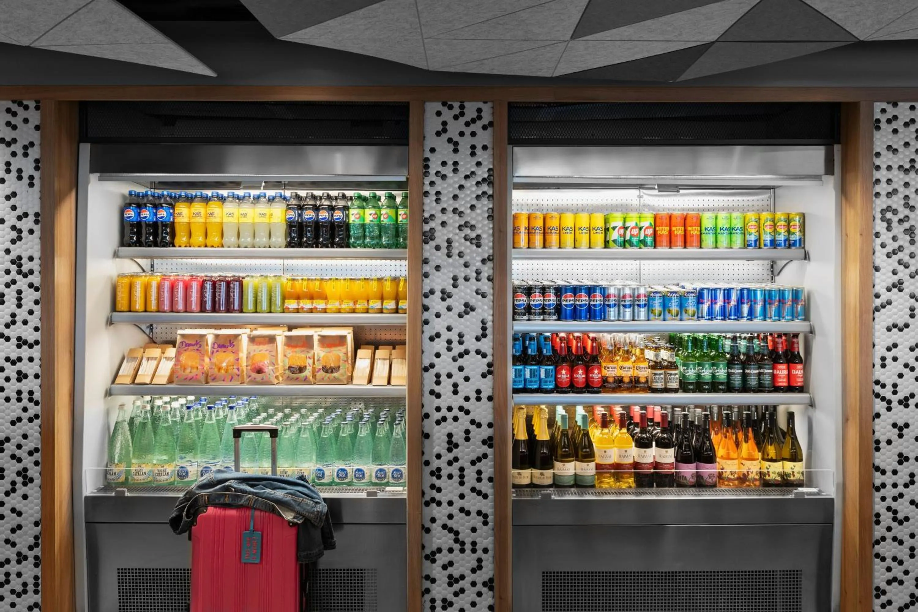 Lounge or bar in Moxy Barcelona