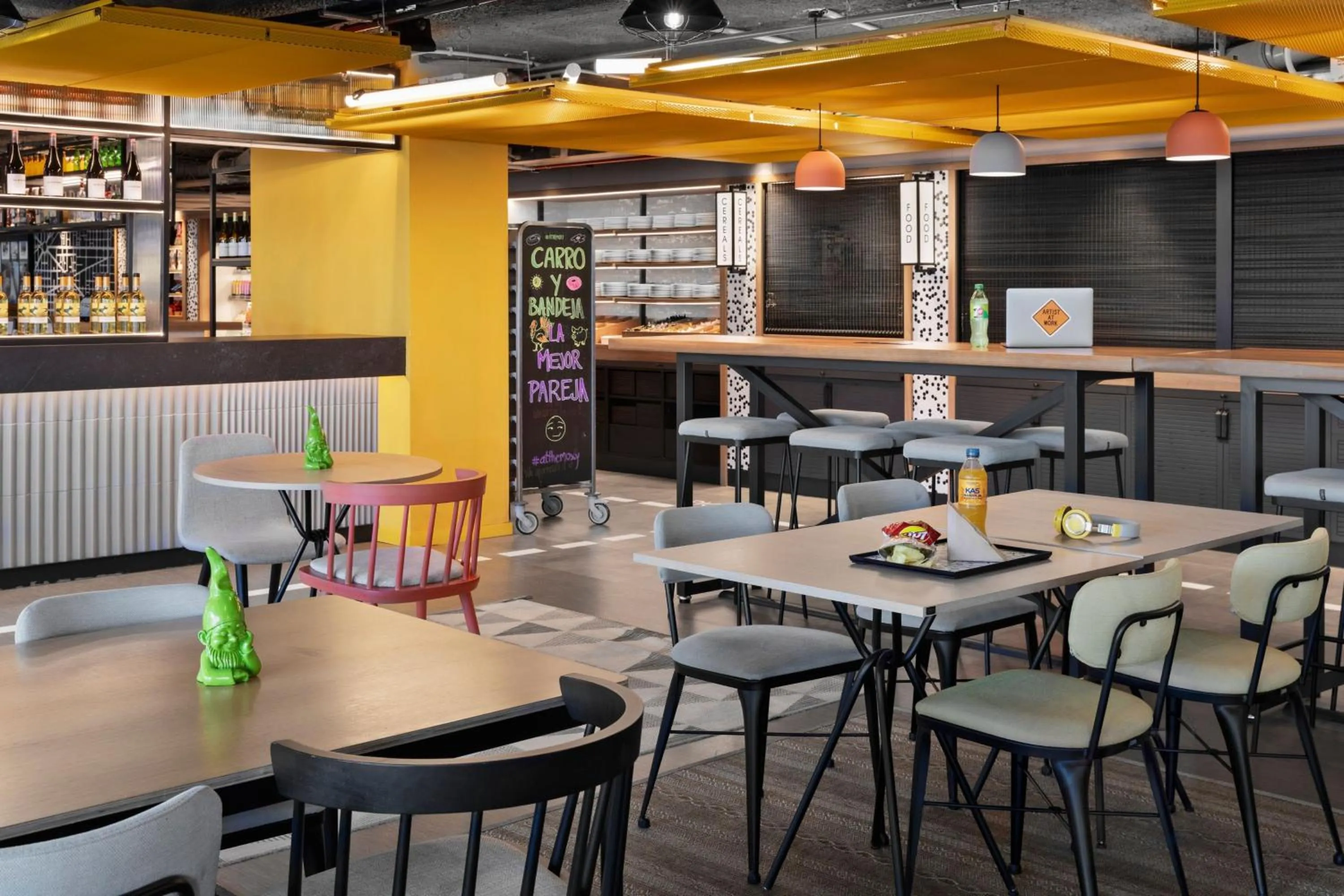 Restaurant/places to eat in Moxy Barcelona