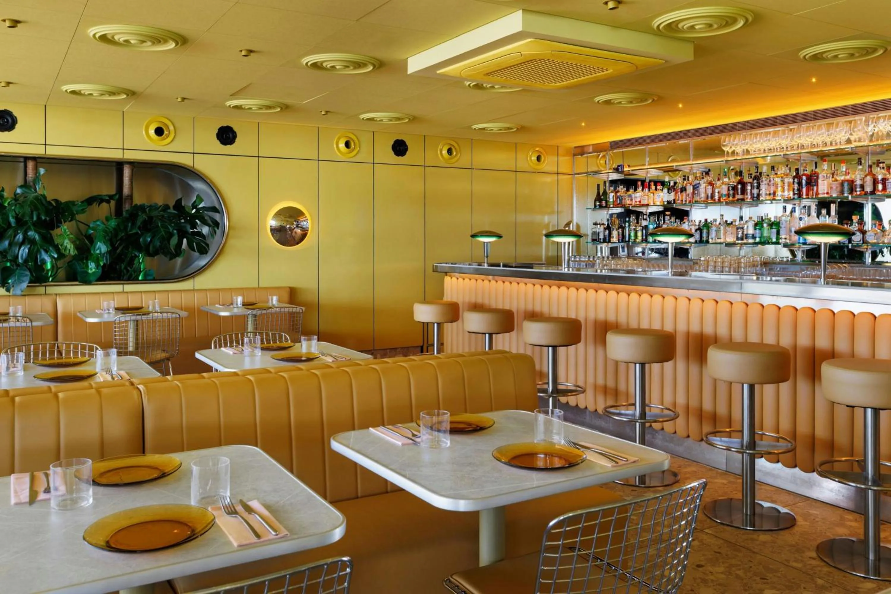 Restaurant/places to eat in Moxy Barcelona